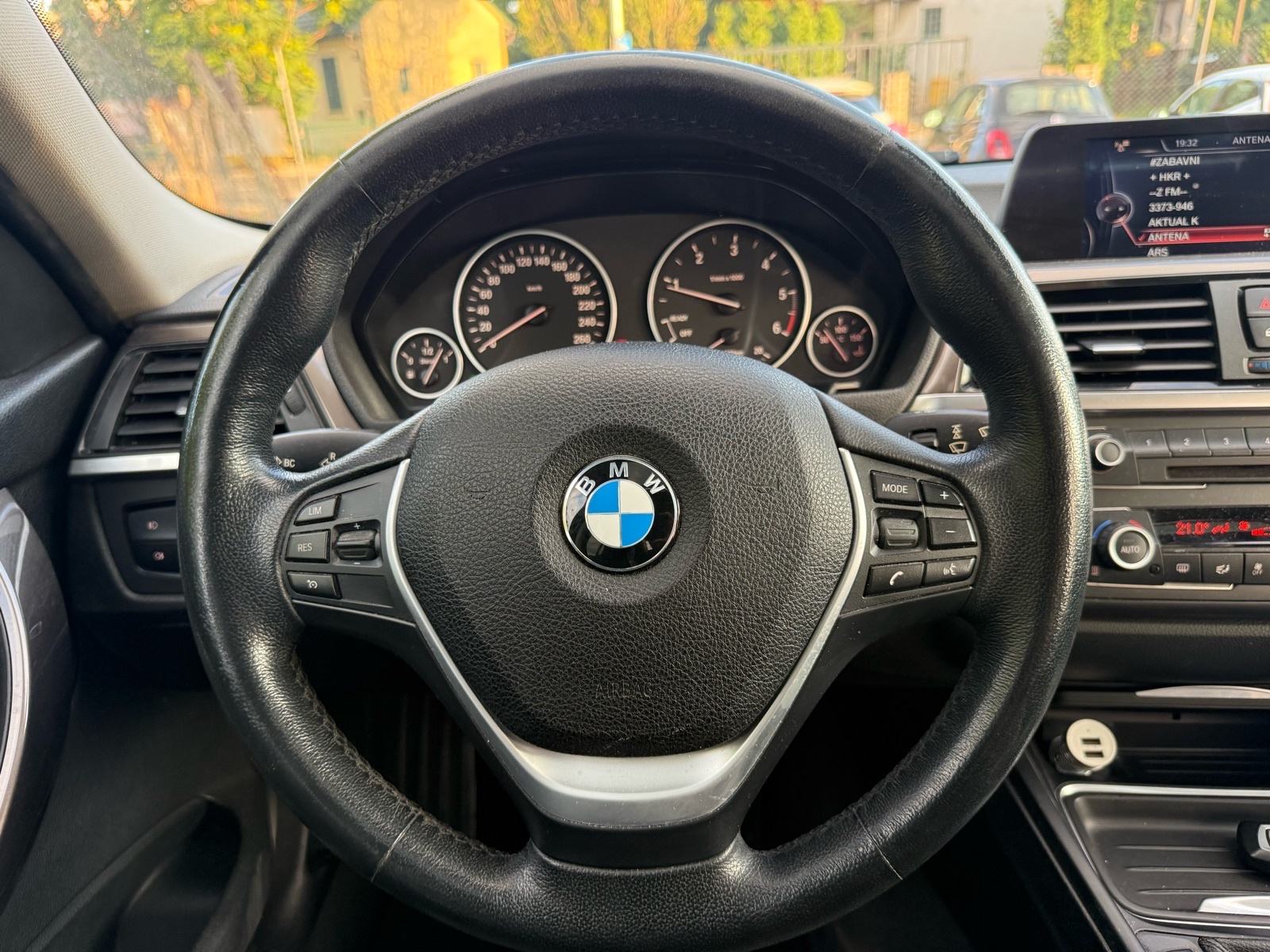 BMW 320d Modern Line-LED-NAVI-TEMP-ALU-PANO-REG 9/26, fotografija 17