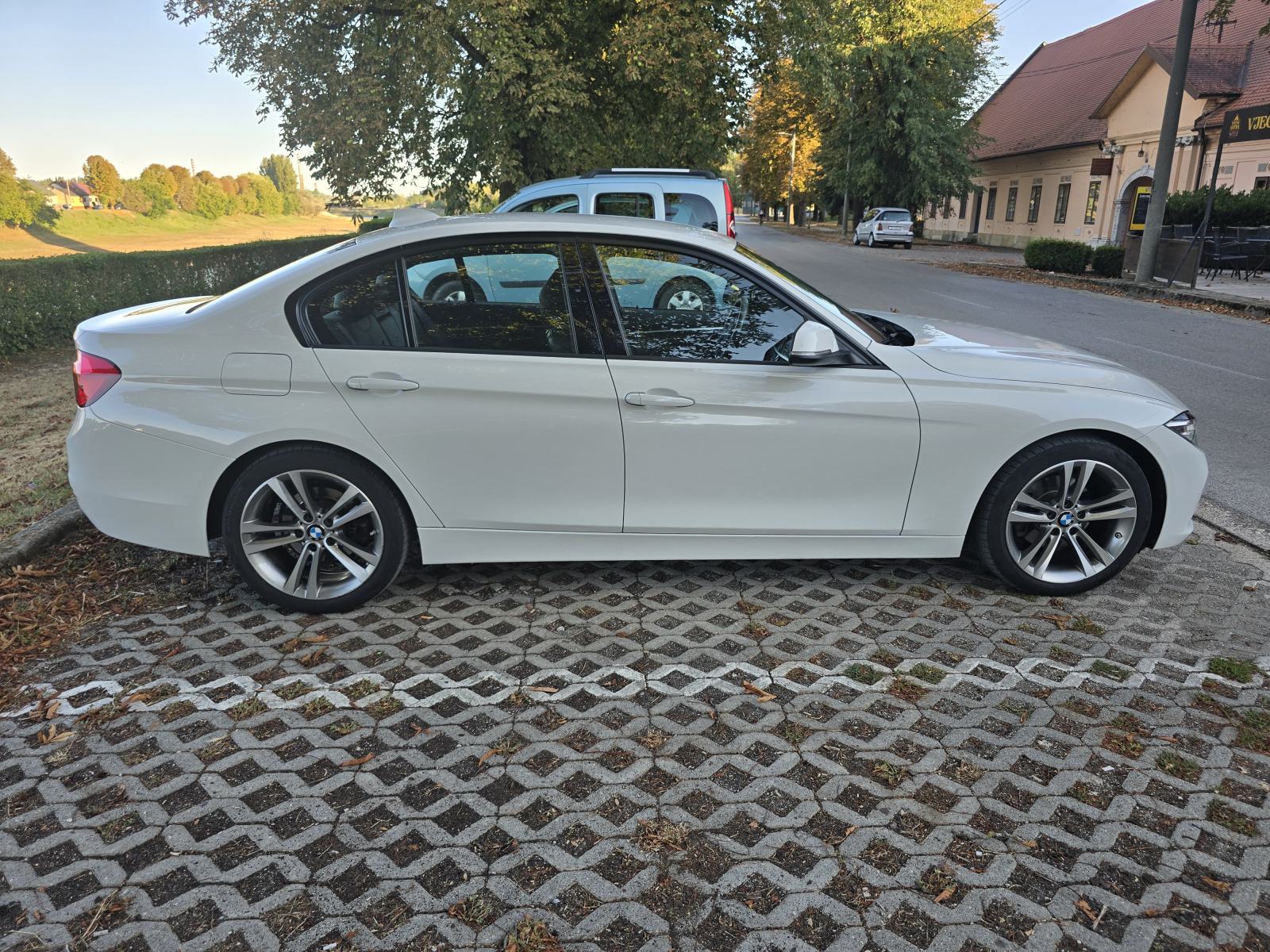 BMW 320d Sportline, fotografija 5