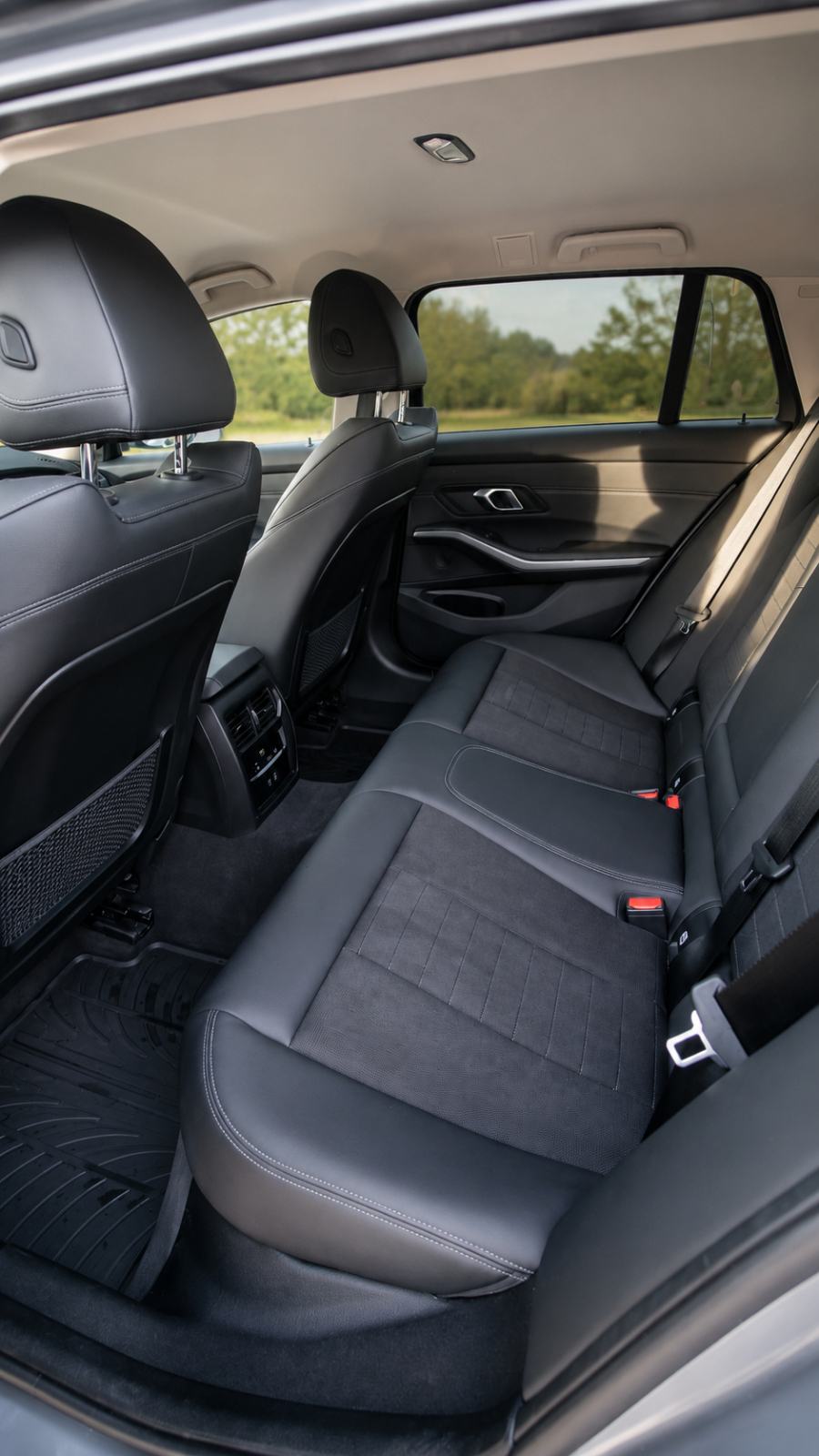BMW 320d Touring Shadowline Sport 2023, fotografija 10
