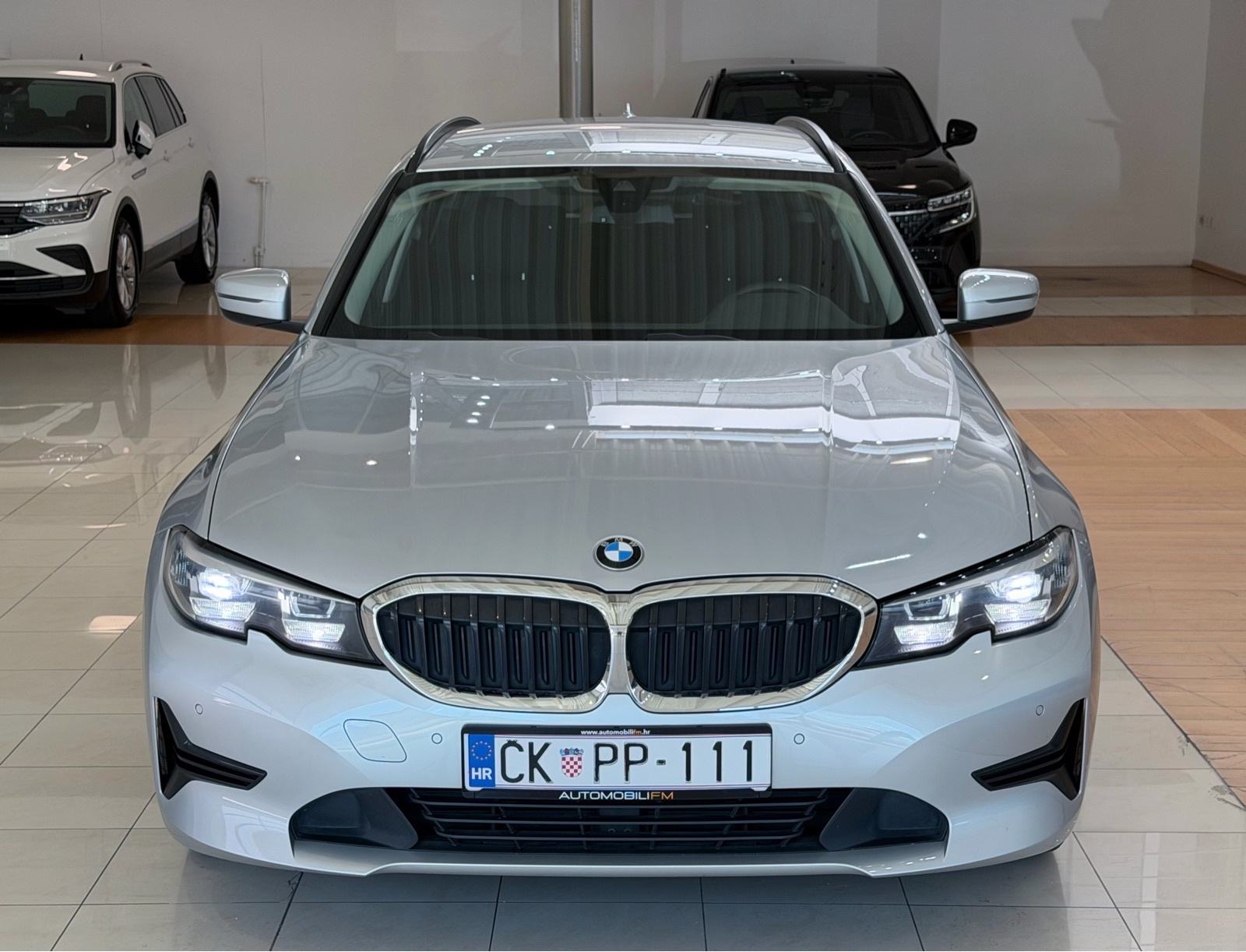 BMW 318d Touring G21 | AUTOMATIK | 2021 | VIRTUAL | LED | JAMSTVO, fotografija 2