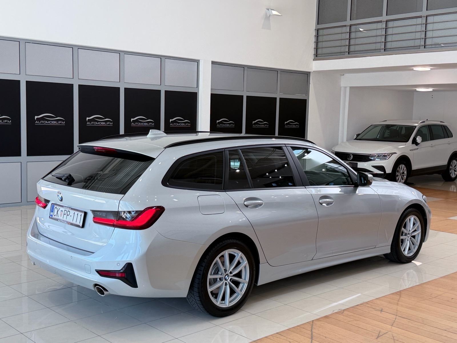 BMW 318d Touring G21 | AUTOMATIK | 2021 | VIRTUAL | LED | JAMSTVO, fotografija 9