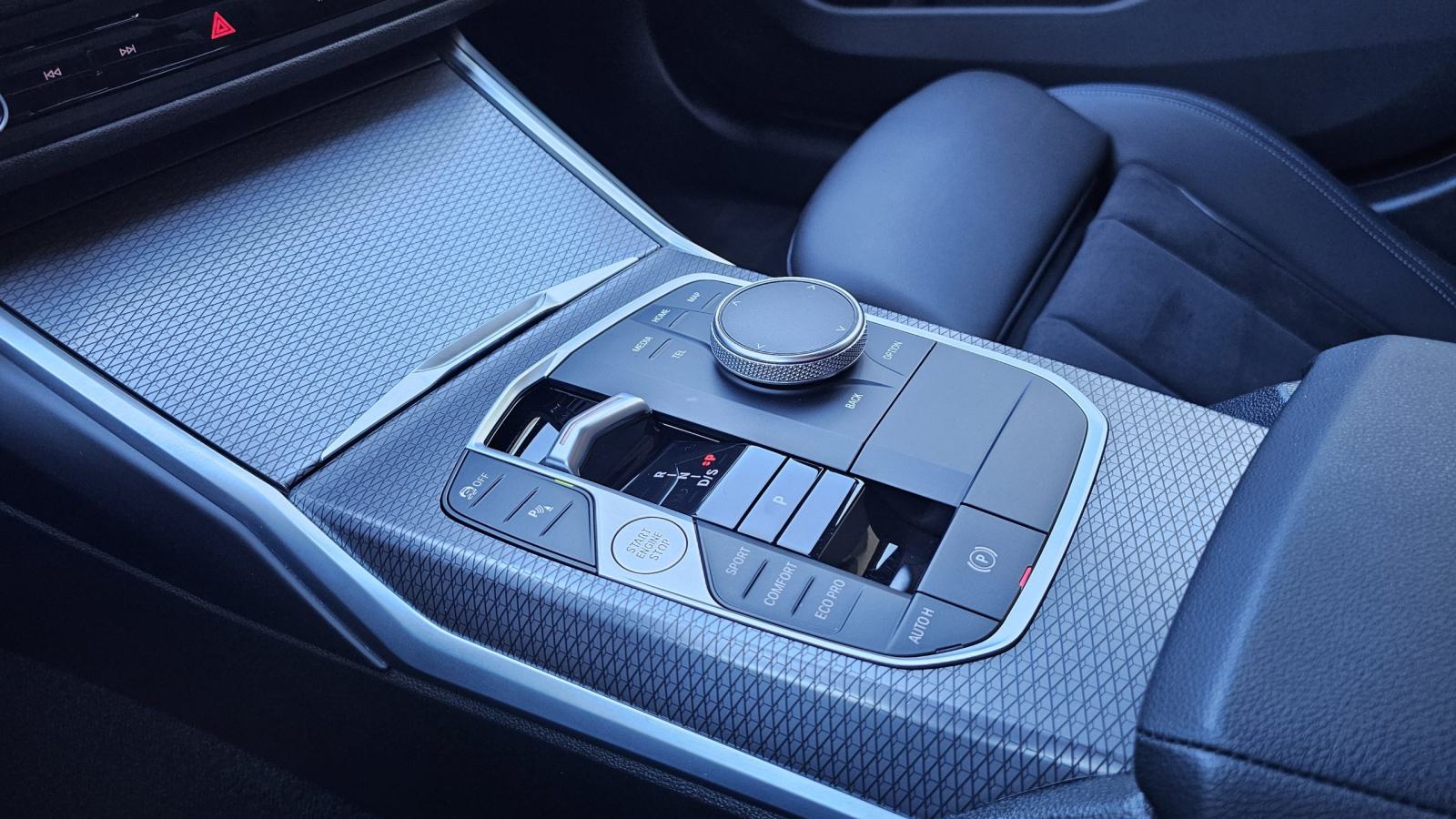 BMW 320D X-DRIVE 2024 M-SPORT LCI SERVISNA JAMSTVO, fotografija 13