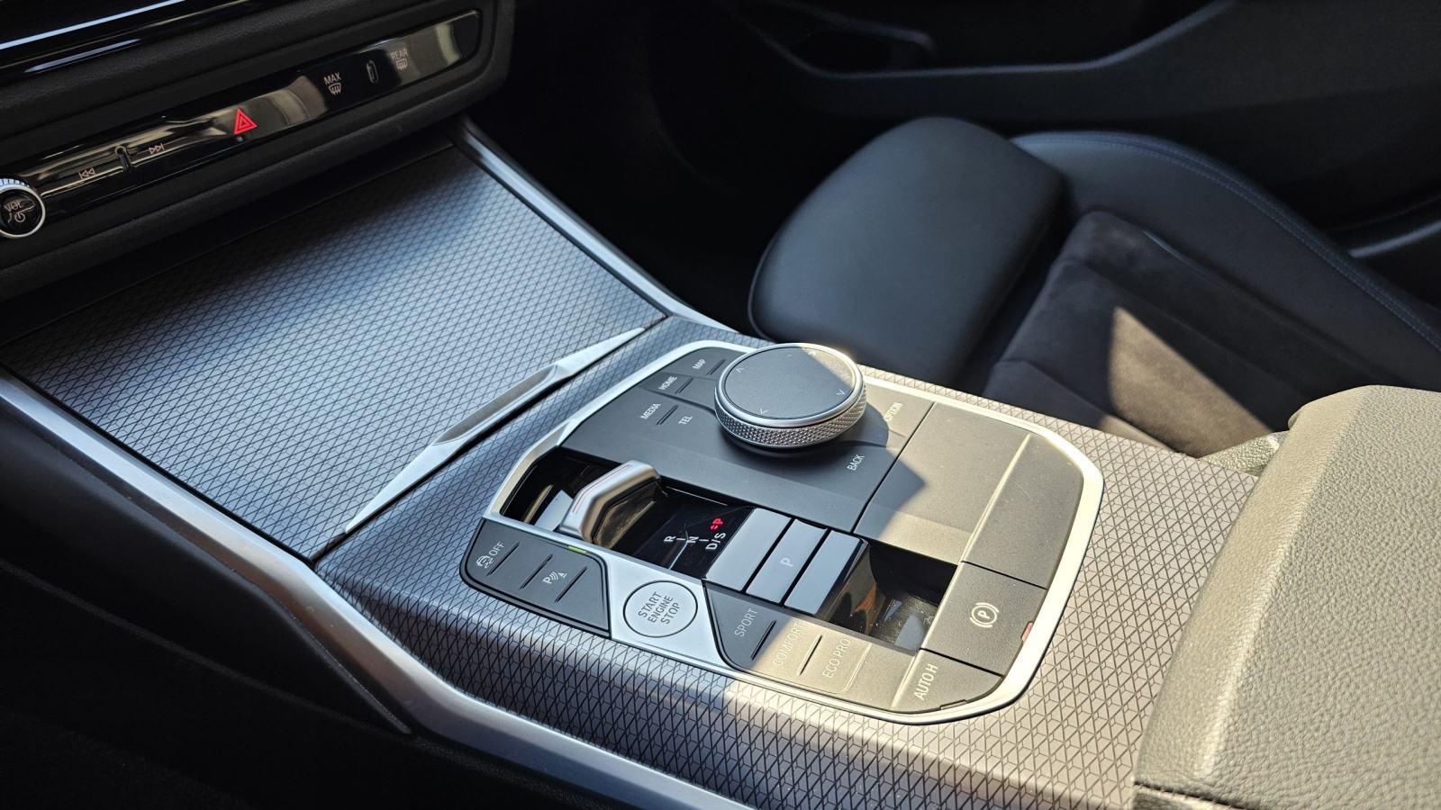 BMW 320D X-DRIVE 2024 M-SPORT LCI SERVISNA JAMSTVO, fotografija 13