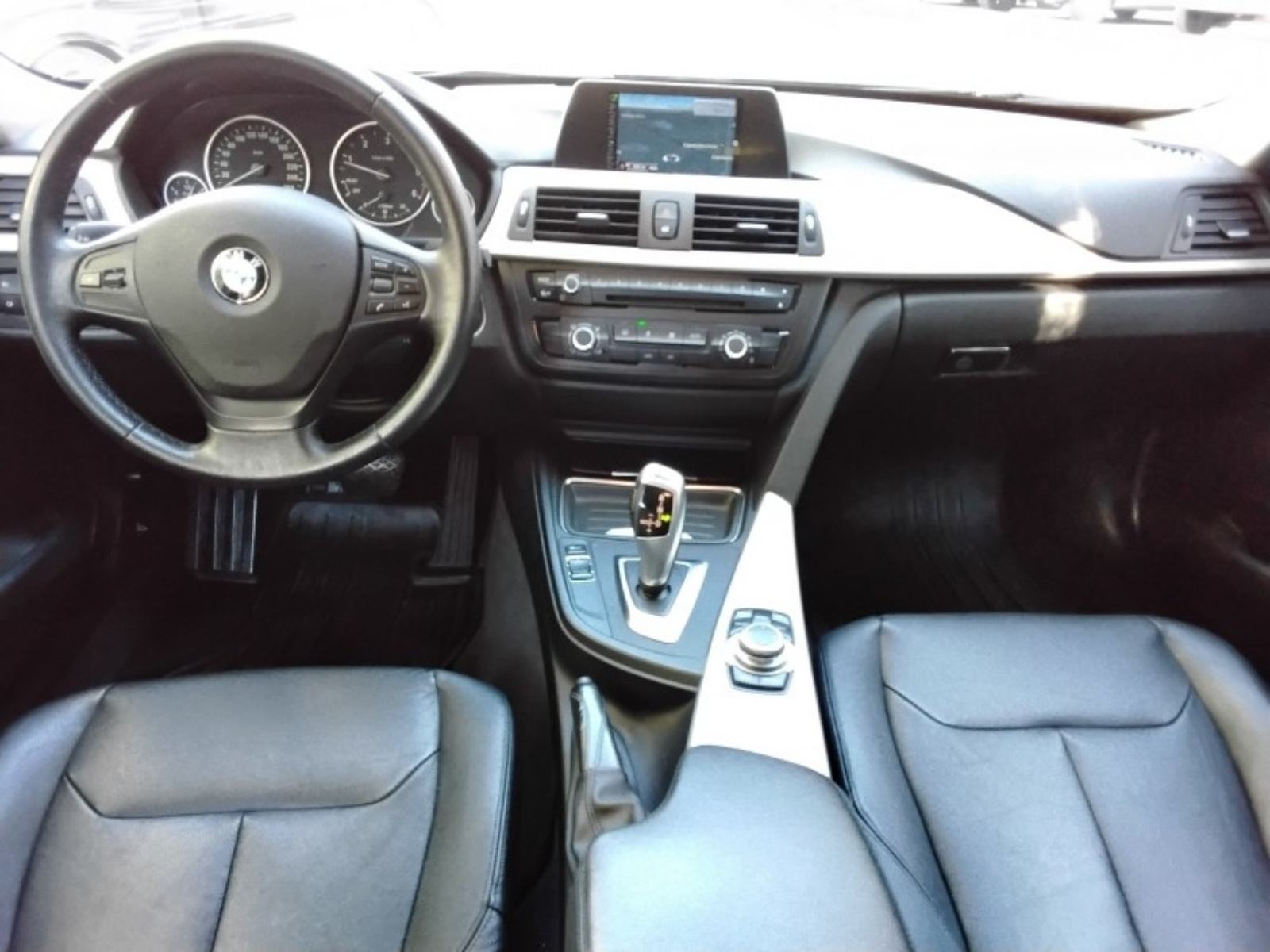 BMW 320xd automatik Xdrive IZVRSNO STANJE 185KS LED,NAVI,ALU,KOŽA,REG., fotografija 17
