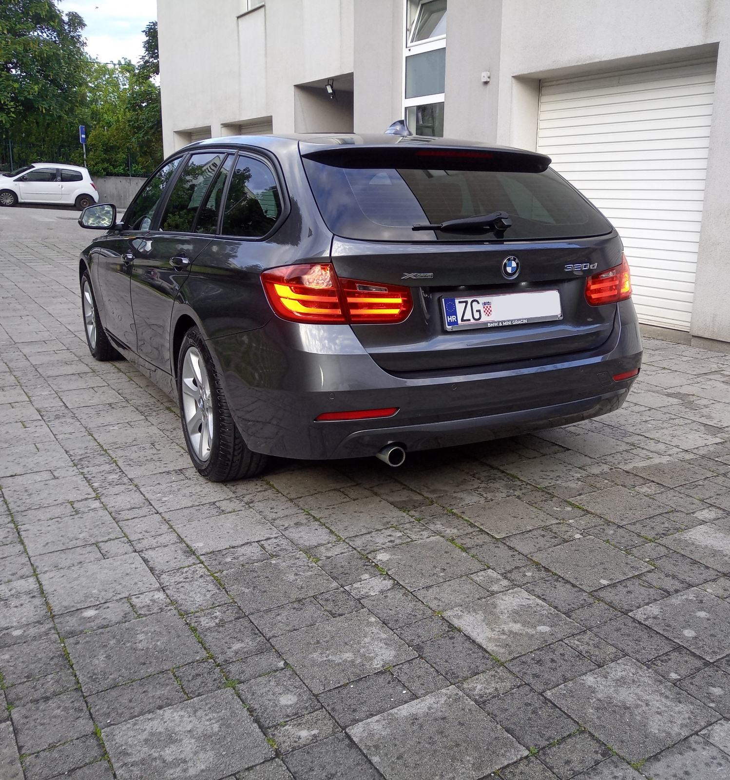 BMW 320xd automatik Xdrive IZVRSNO STANJE 185KS LED,NAVI,ALU,KOŽA,REG., fotografija 5
