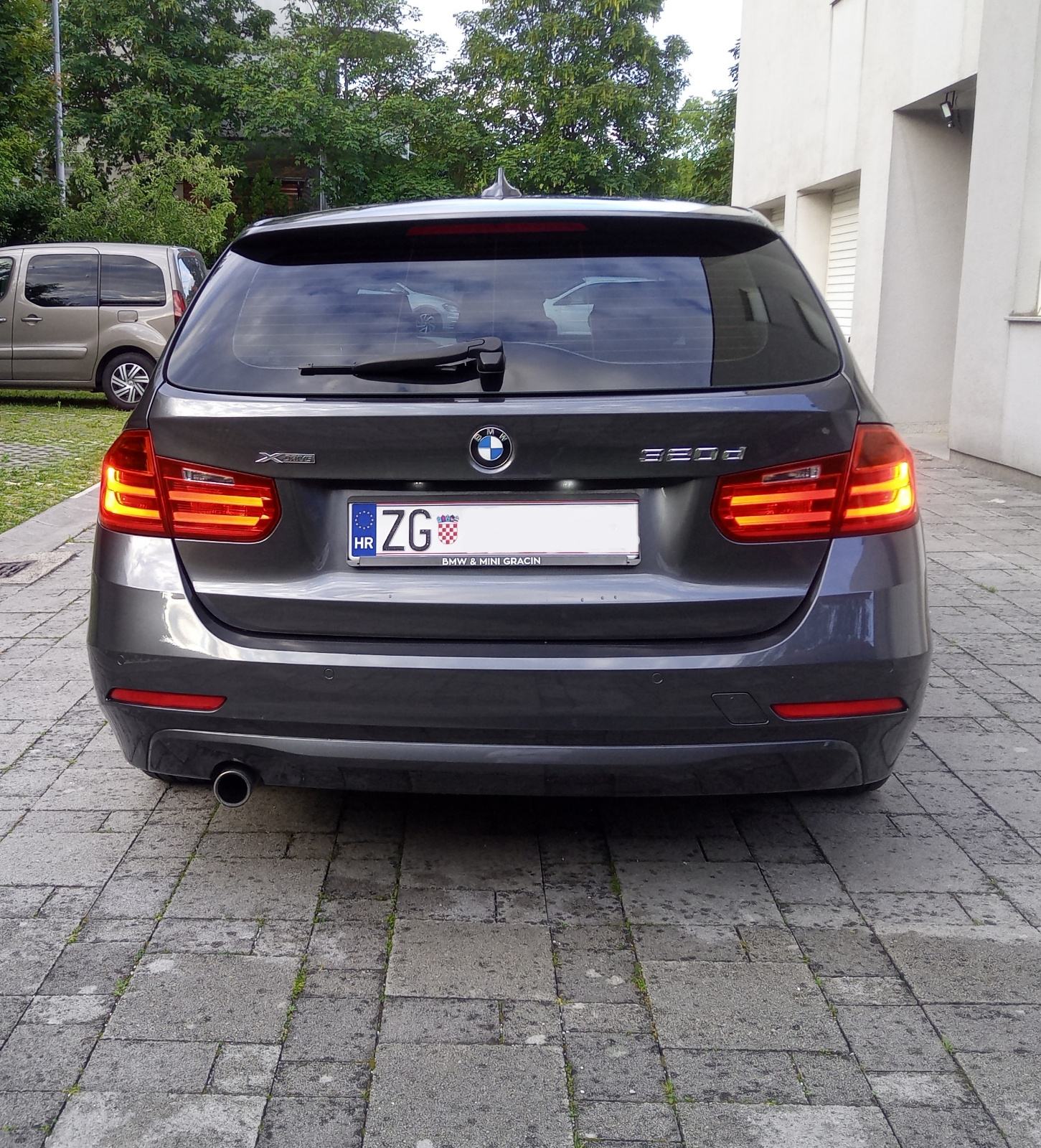 BMW 320xd automatik Xdrive IZVRSNO STANJE 185KS LED,NAVI,ALU,KOŽA,REG., fotografija 4