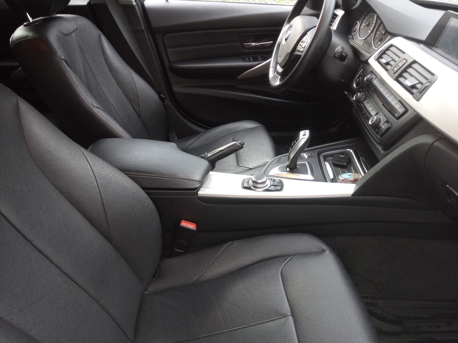 BMW 320xd automatik Xdrive IZVRSNO STANJE 185KS LED,NAVI,ALU,KOŽA,REG., fotografija 15