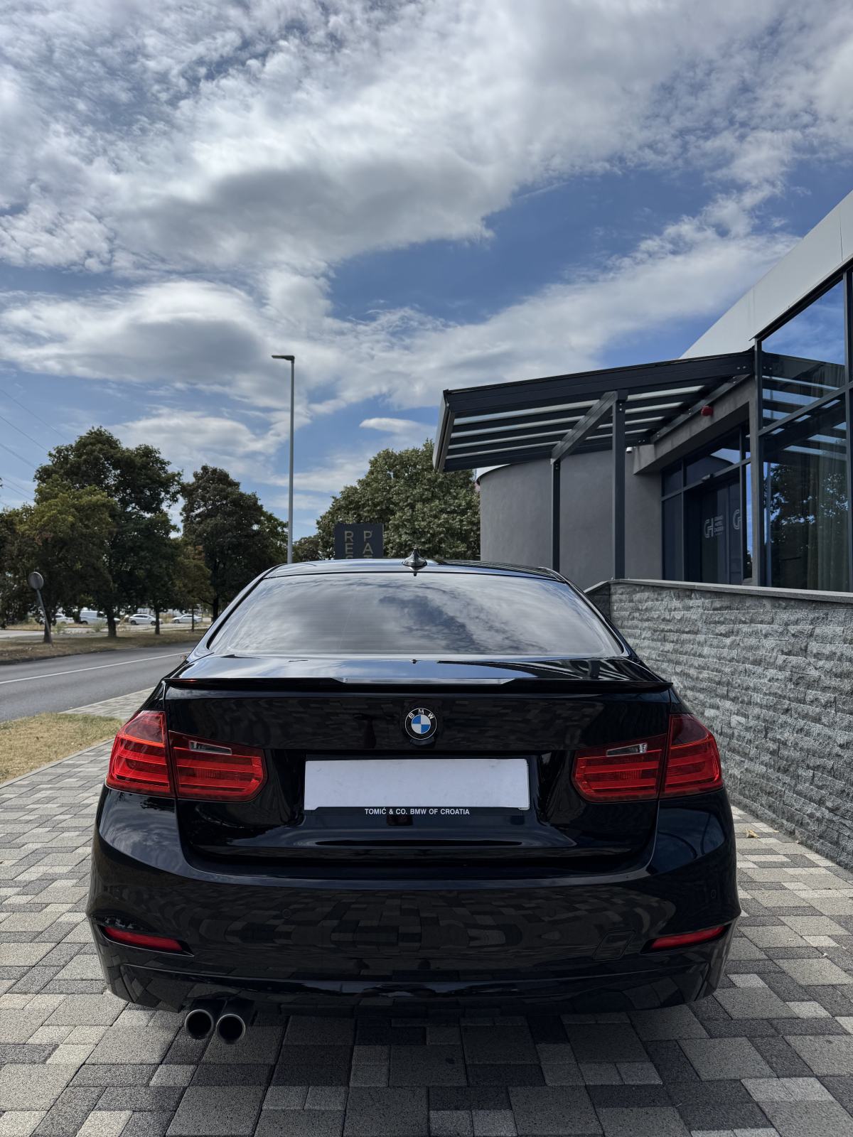 BMW 330d - AUTOMATIK - HR AUTO - NIJE UVOZ - REG 04/27 - PRILIKA !!!!, fotografija 9