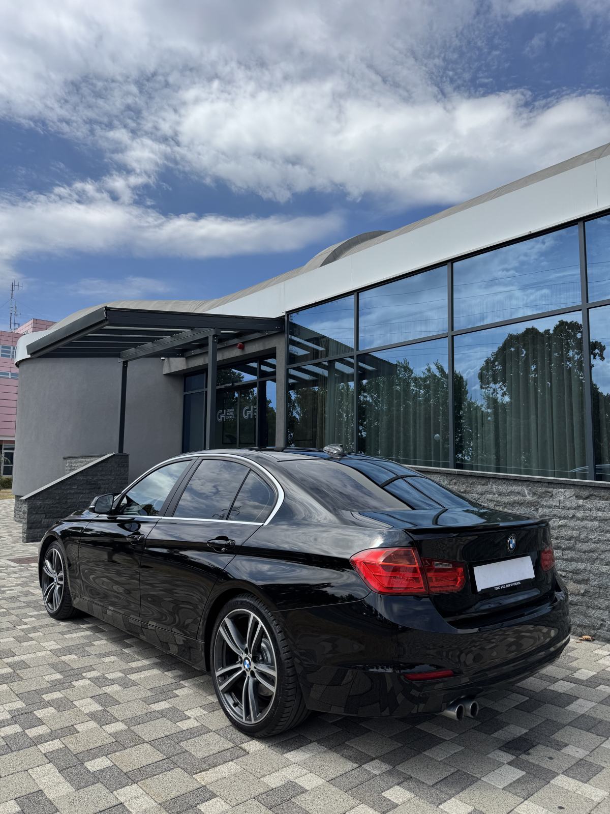 BMW 330d - AUTOMATIK - HR AUTO - NIJE UVOZ - REG 04/27 - PRILIKA !!!!, fotografija 7