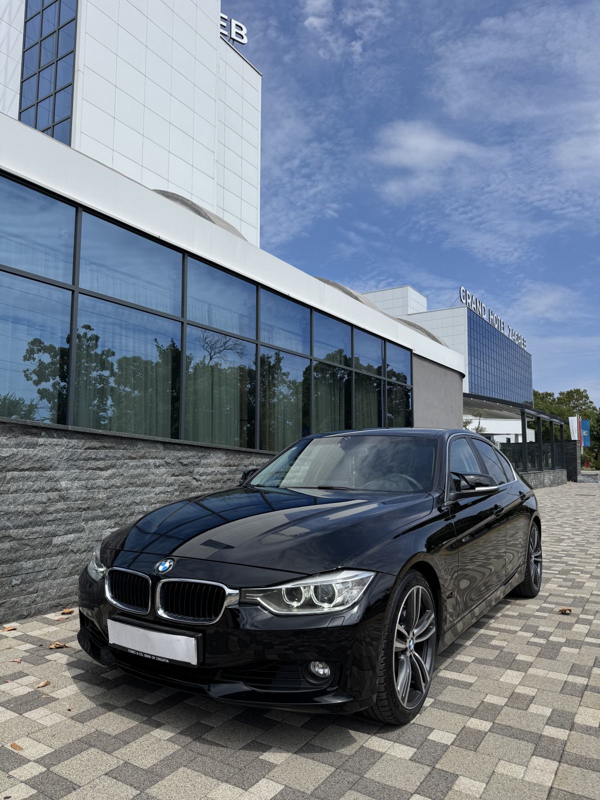 BMW 330d - AUTOMATIK - HR AUTO - NIJE UVOZ - REG 04/27 - PRILIKA !!!!, fotografija 4