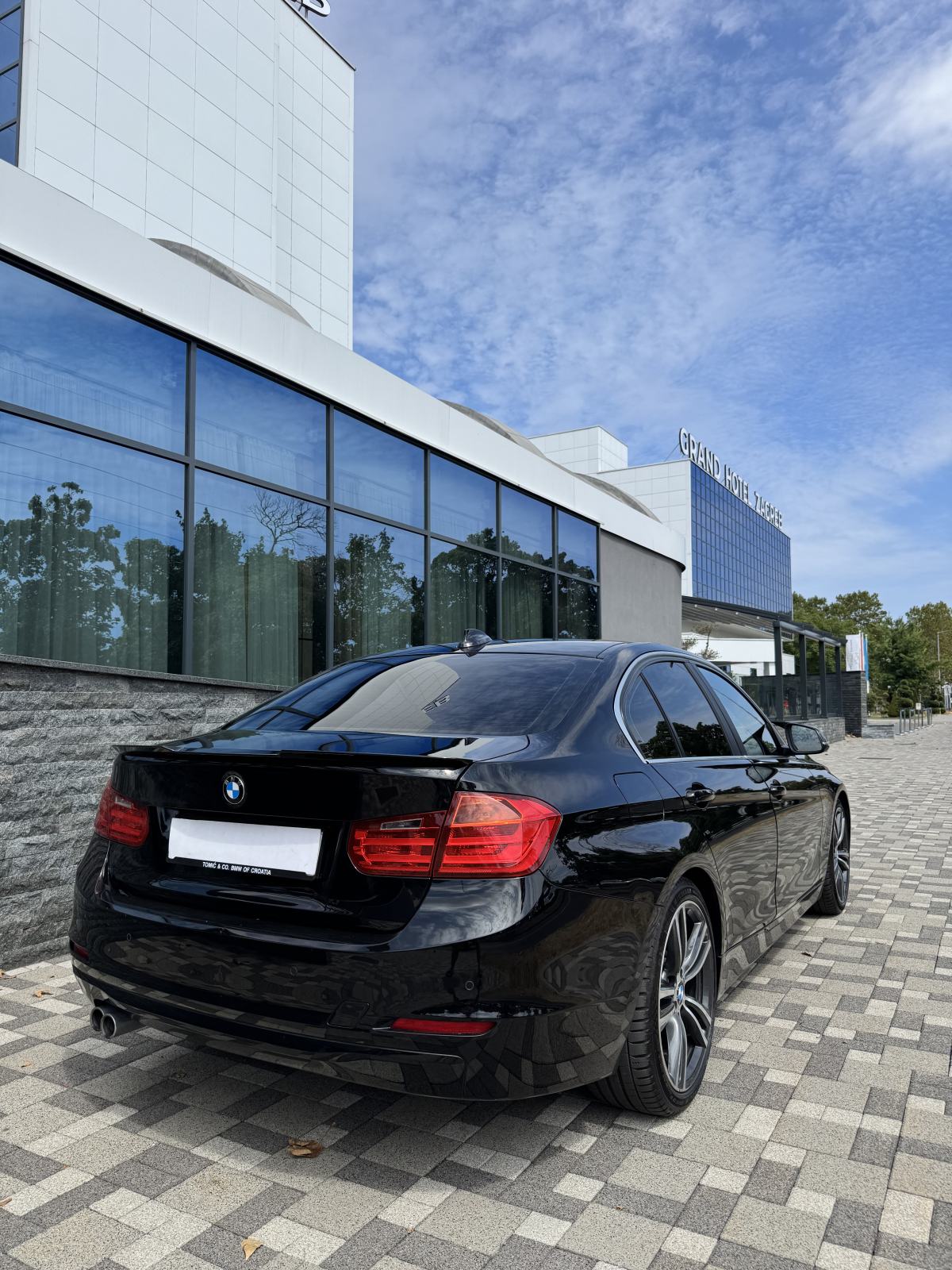 BMW 330d - AUTOMATIK - HR AUTO - NIJE UVOZ - REG 04/27 - PRILIKA !!!!, fotografija 10