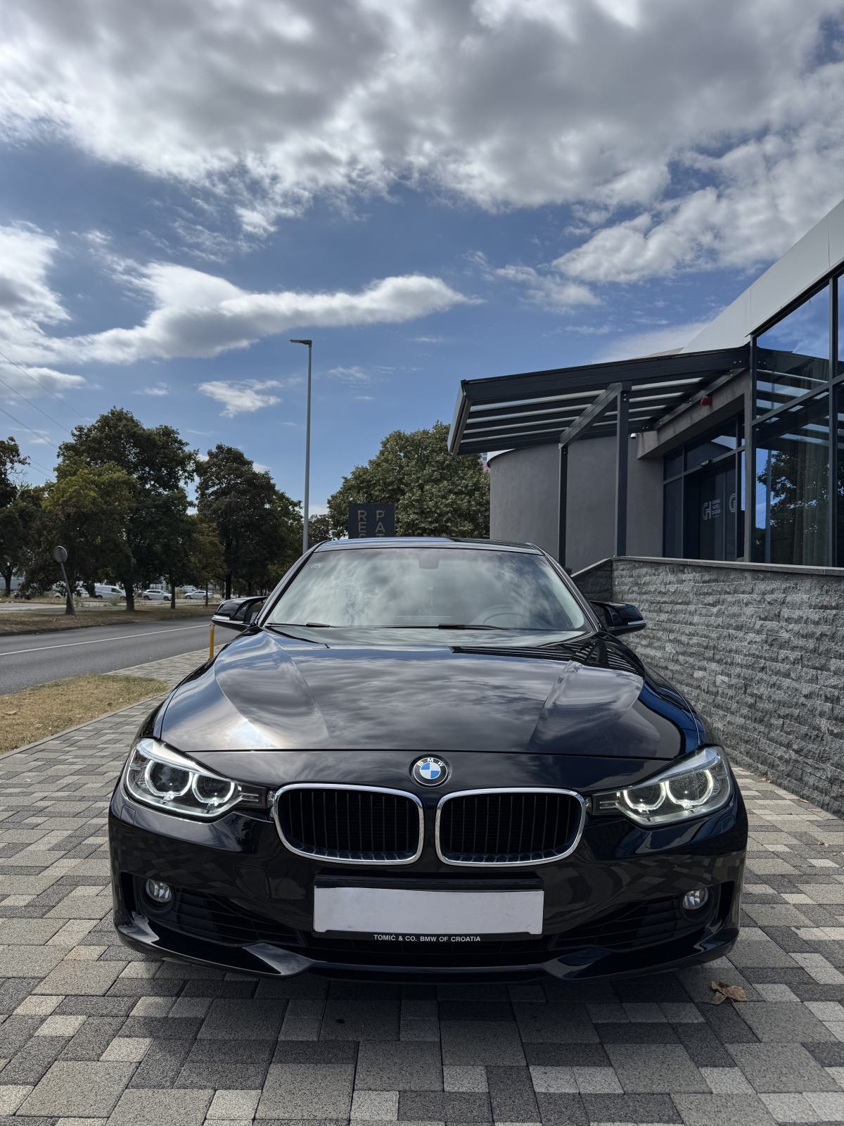 BMW 330d - AUTOMATIK - HR AUTO - NIJE UVOZ - REG 04/27 - PRILIKA !!!!, fotografija 3