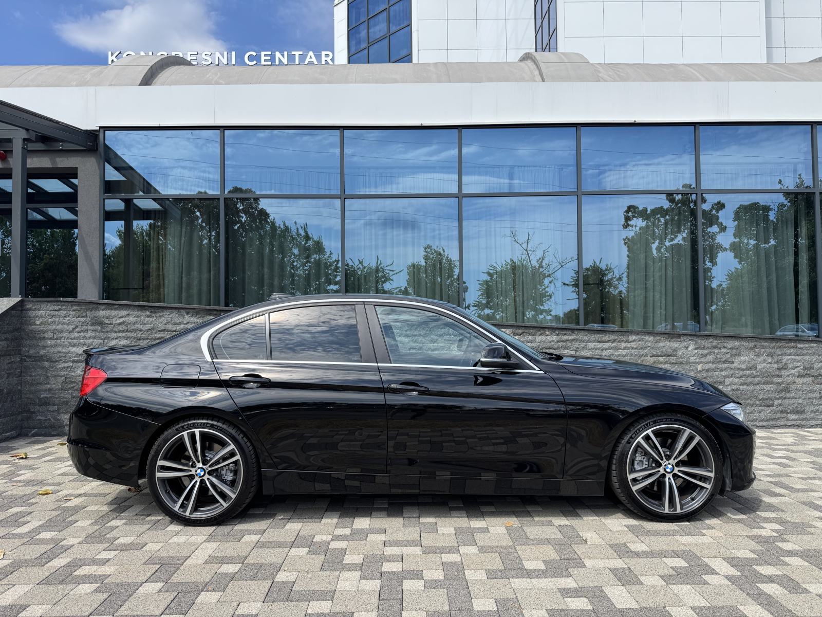 BMW 330d - AUTOMATIK - HR AUTO - NIJE UVOZ - REG 04/27 - PRILIKA !!!!, fotografija 12