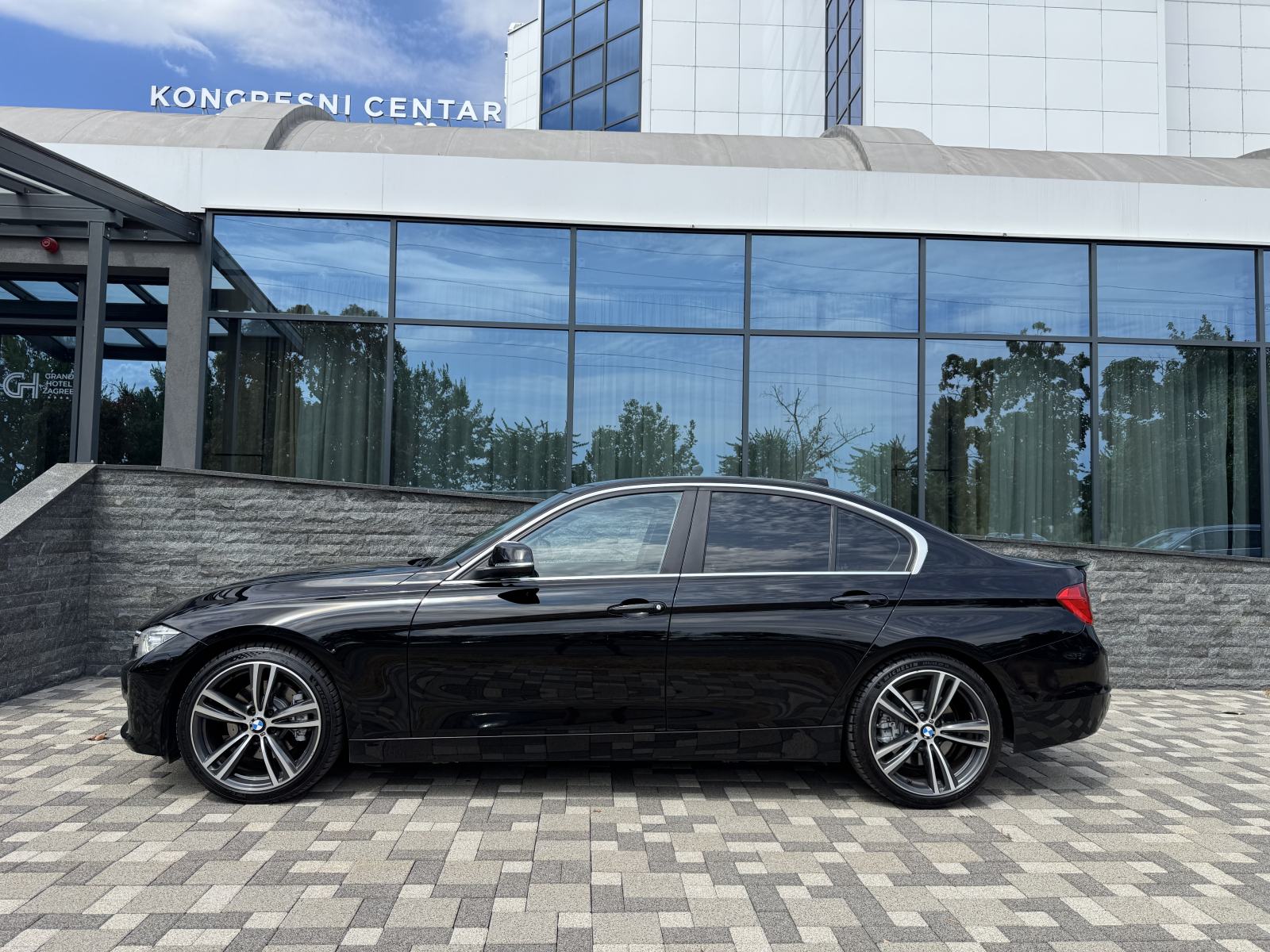 BMW 330d - AUTOMATIK - HR AUTO - NIJE UVOZ - REG 04/27 - PRILIKA !!!!, fotografija 6
