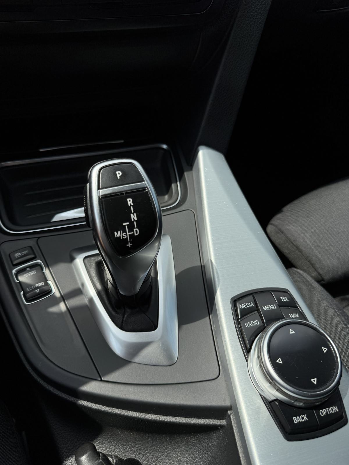 BMW 330d - AUTOMATIK - HR AUTO - NIJE UVOZ - REG 04/27 - PRILIKA !!!!, fotografija 18