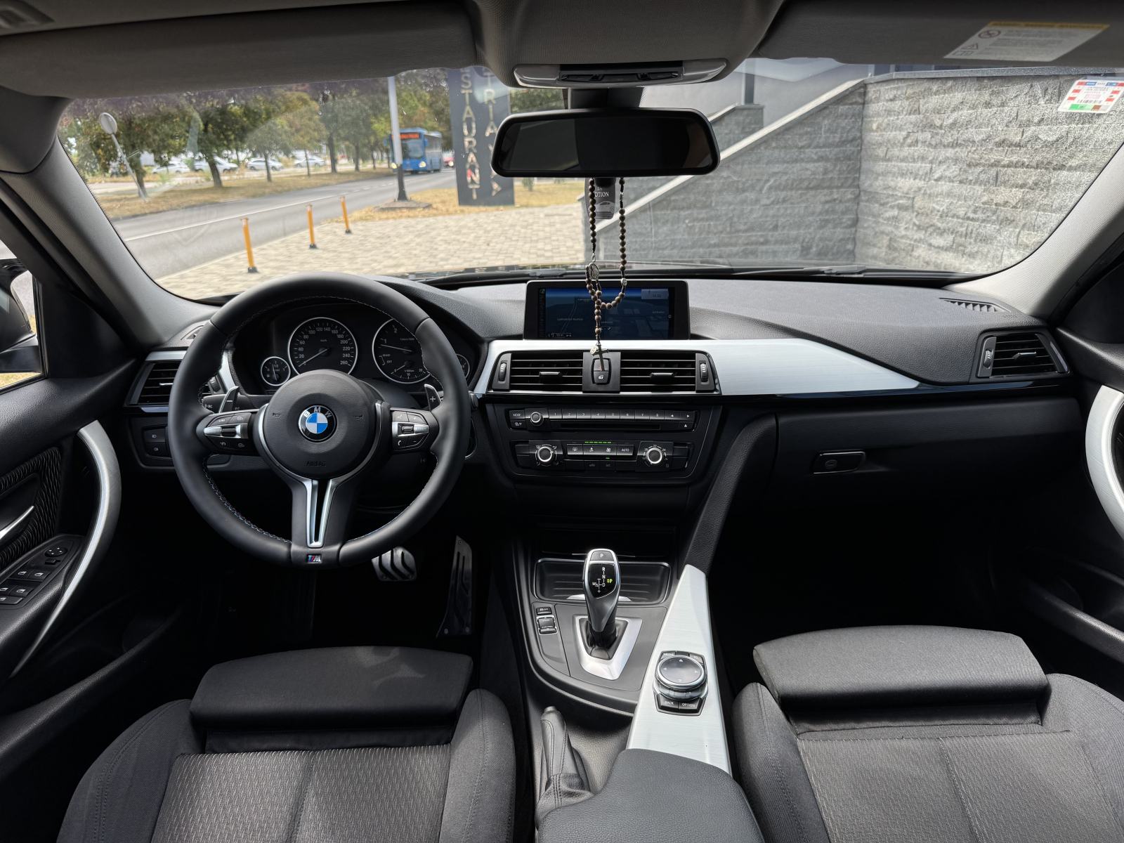 BMW 330d - AUTOMATIK - HR AUTO - NIJE UVOZ - REG 04/27 - PRILIKA !!!!, fotografija 15