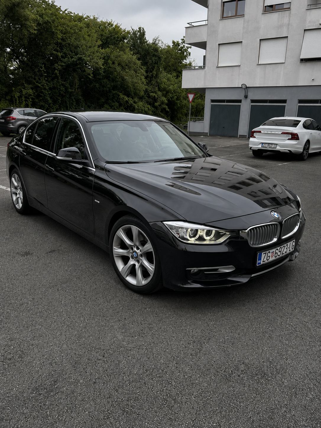 BMW 330D MODERN AUTOMATIK 2015 SERVISNA ODLIČAN POVOLJNO, fotografija 2