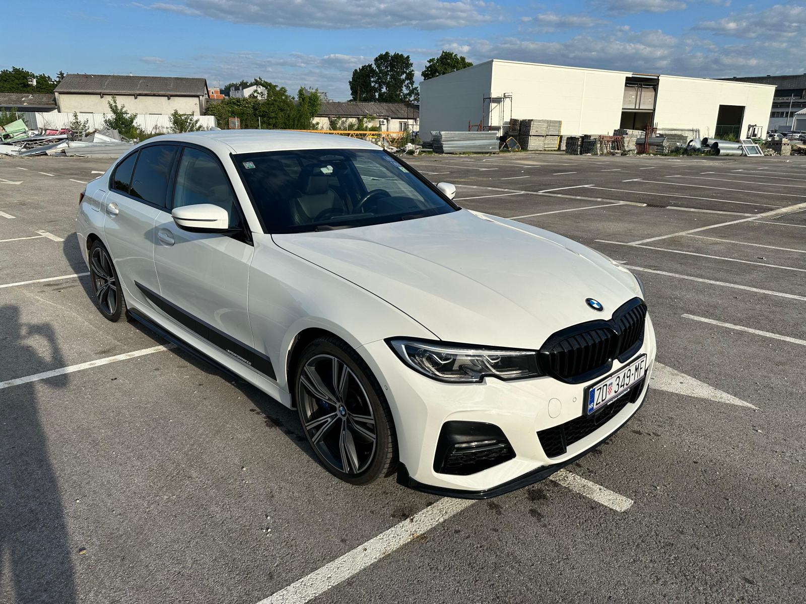 BMW 330e XtraBoost, Adaptive, Laser, u PDV-u, 2019 god.