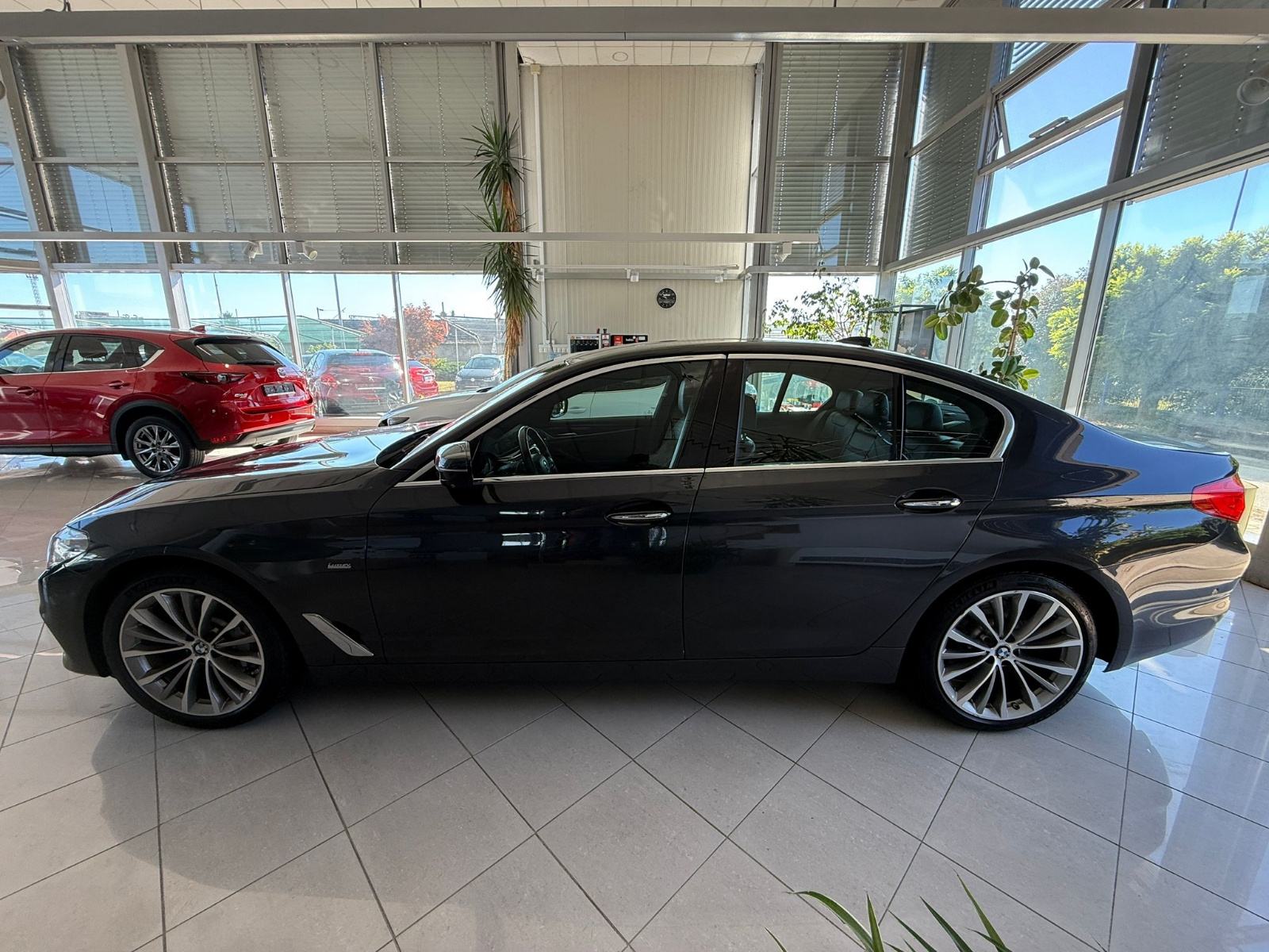 BMW 5 530d Xdrive✅️LUXURY✅️NAVI✅️KAMERA✅️SERVISNA ALU 19 TOP STANJE, fotografija 4