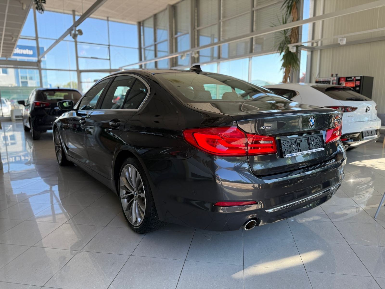 BMW 5 530d Xdrive✅️LUXURY✅️NAVI✅️KAMERA✅️SERVISNA ALU 19 TOP STANJE, fotografija 5