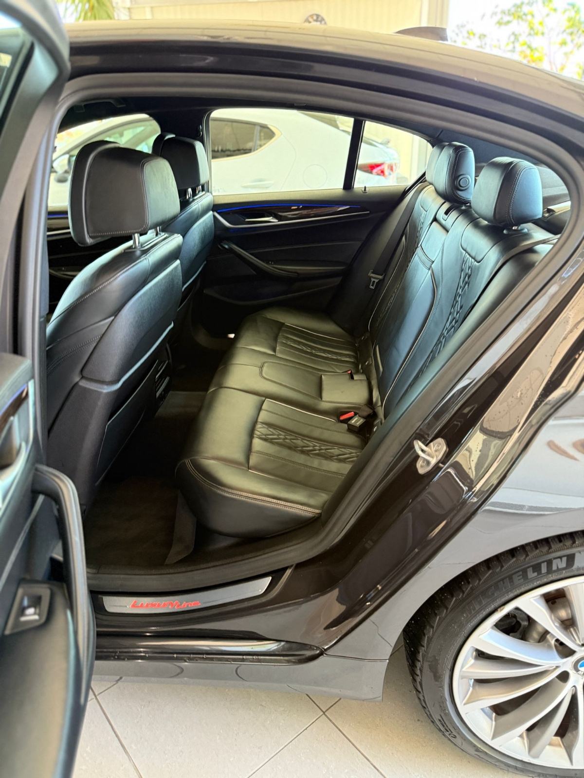 BMW 5 530d Xdrive✅️LUXURY✅️NAVI✅️KAMERA✅️SERVISNA ALU 19 TOP STANJE, fotografija 11