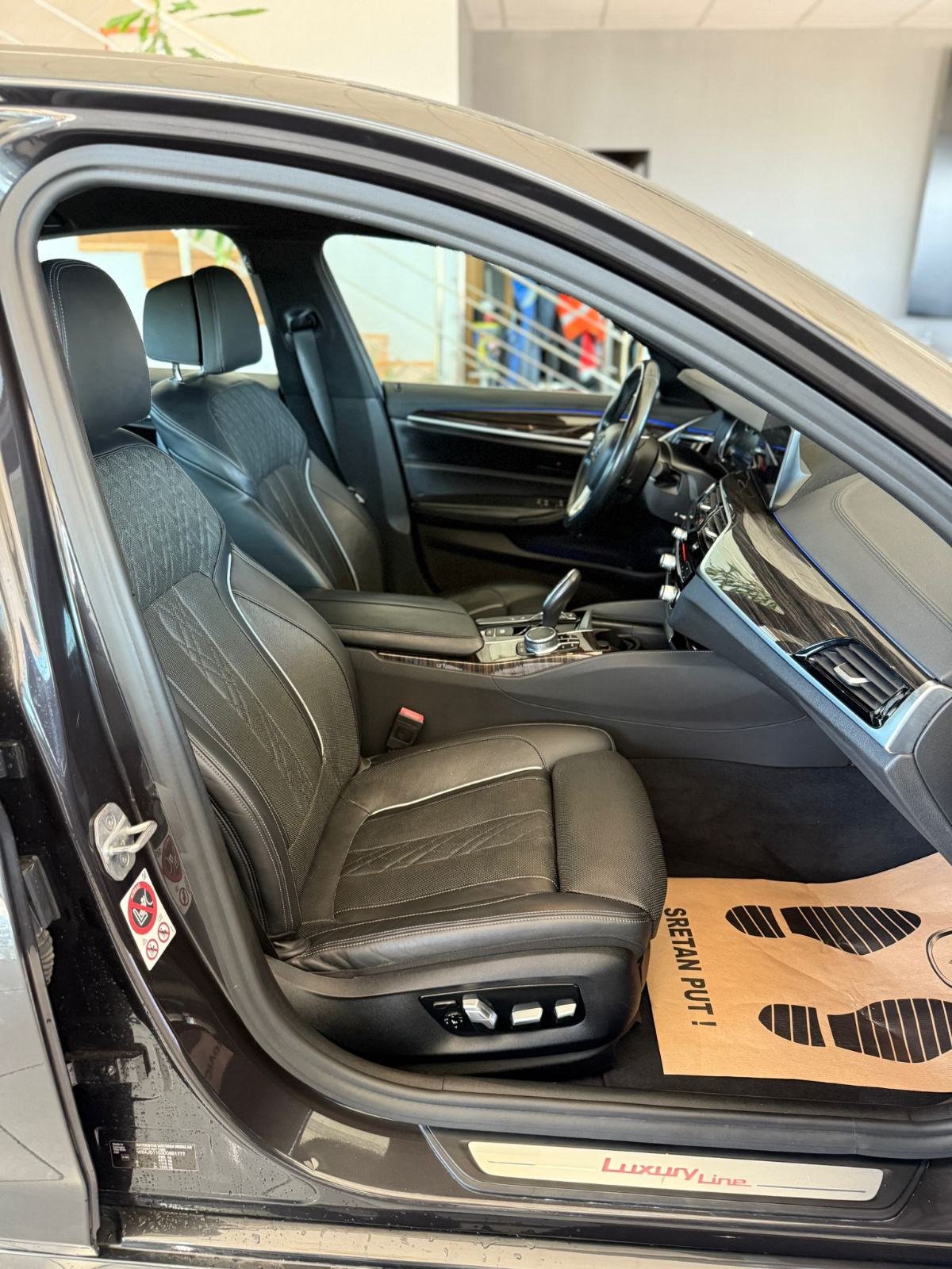 BMW 5 530d Xdrive✅️LUXURY✅️NAVI✅️KAMERA✅️SERVISNA ALU 19 TOP STANJE, fotografija 12