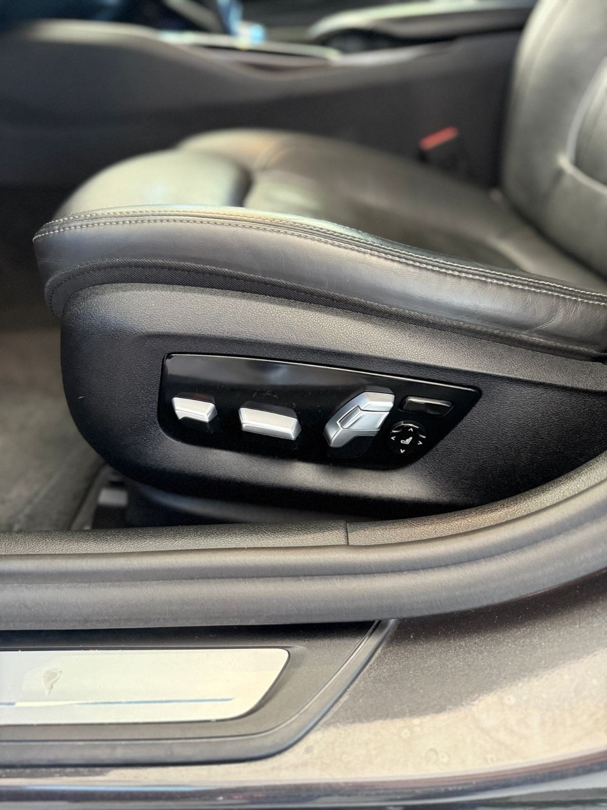 BMW 5 530d Xdrive✅️LUXURY✅️NAVI✅️KAMERA✅️SERVISNA ALU 19 TOP STANJE, fotografija 15