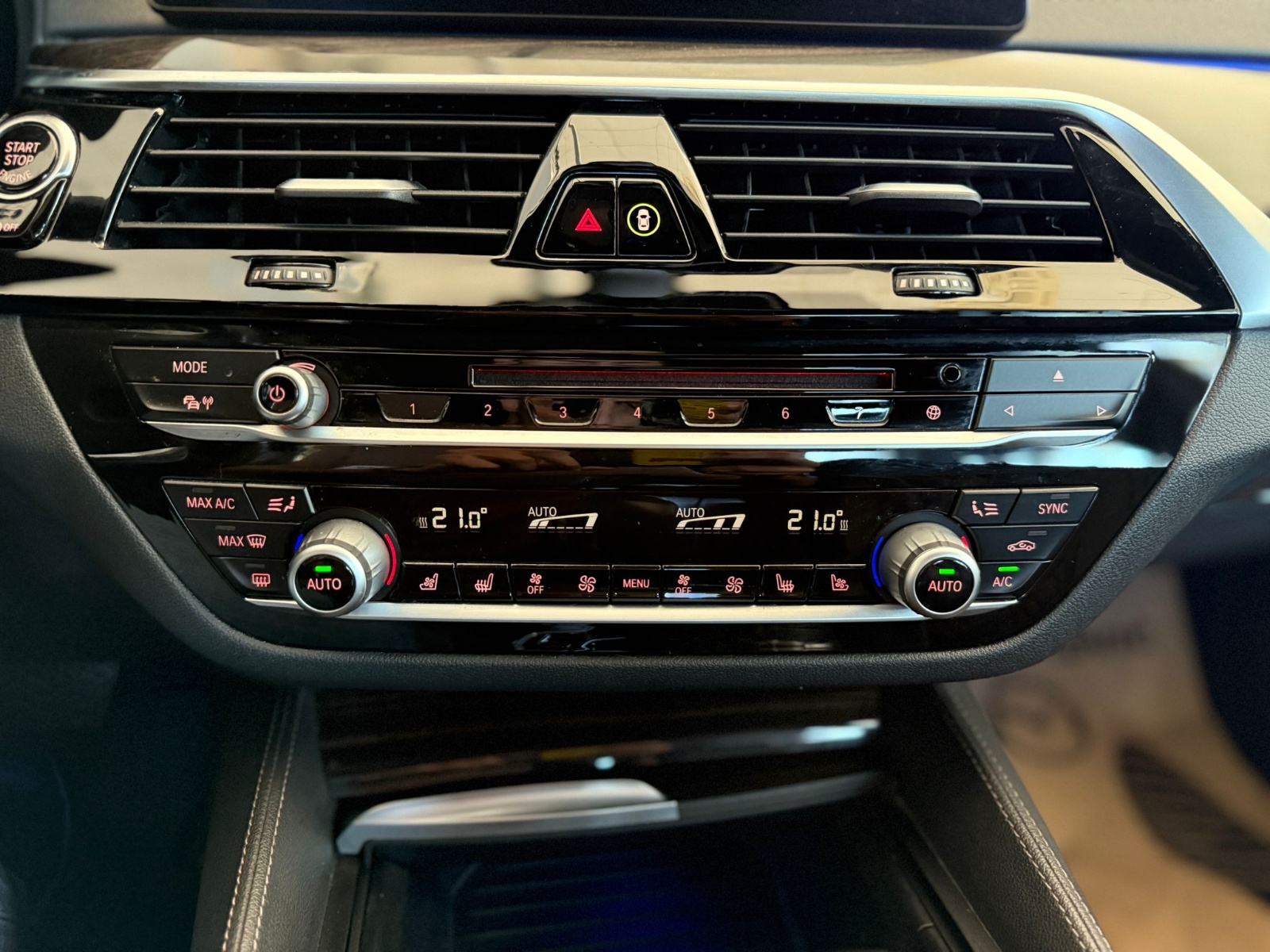 BMW 5 530d Xdrive✅️LUXURY✅️NAVI✅️KAMERA✅️SERVISNA ALU 19 TOP STANJE, fotografija 18
