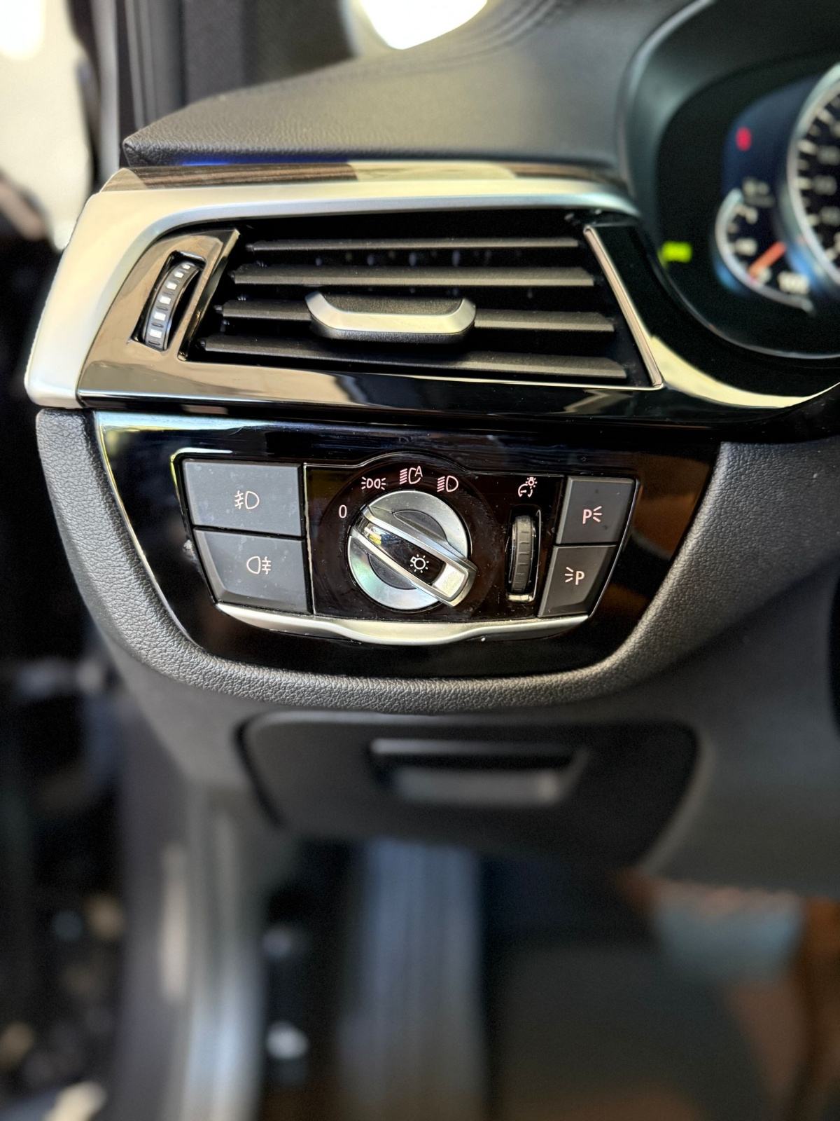 BMW 5 530d Xdrive✅️LUXURY✅️NAVI✅️KAMERA✅️SERVISNA ALU 19 TOP STANJE, fotografija 19