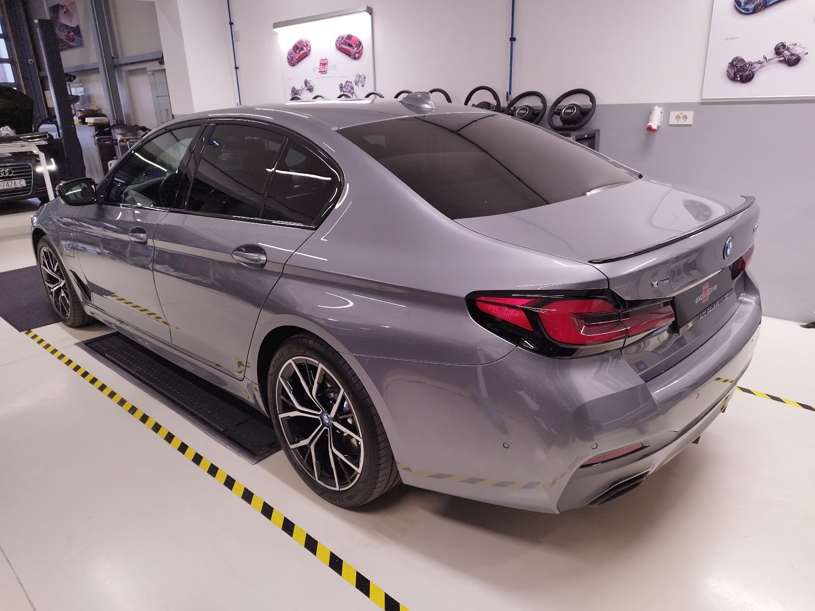 BMW 5 G30 530e xDrive *** M paket *** Hybrid ***, fotografija 3