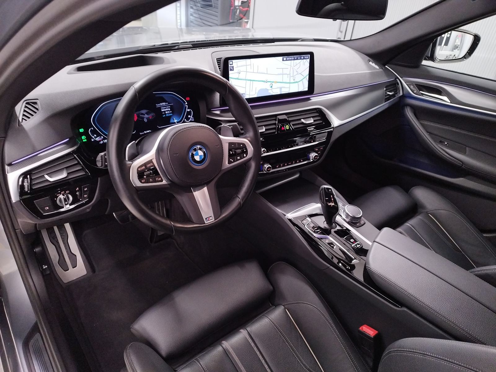 BMW 5 G30 530e xDrive *** M paket *** Hybrid ***, fotografija 6