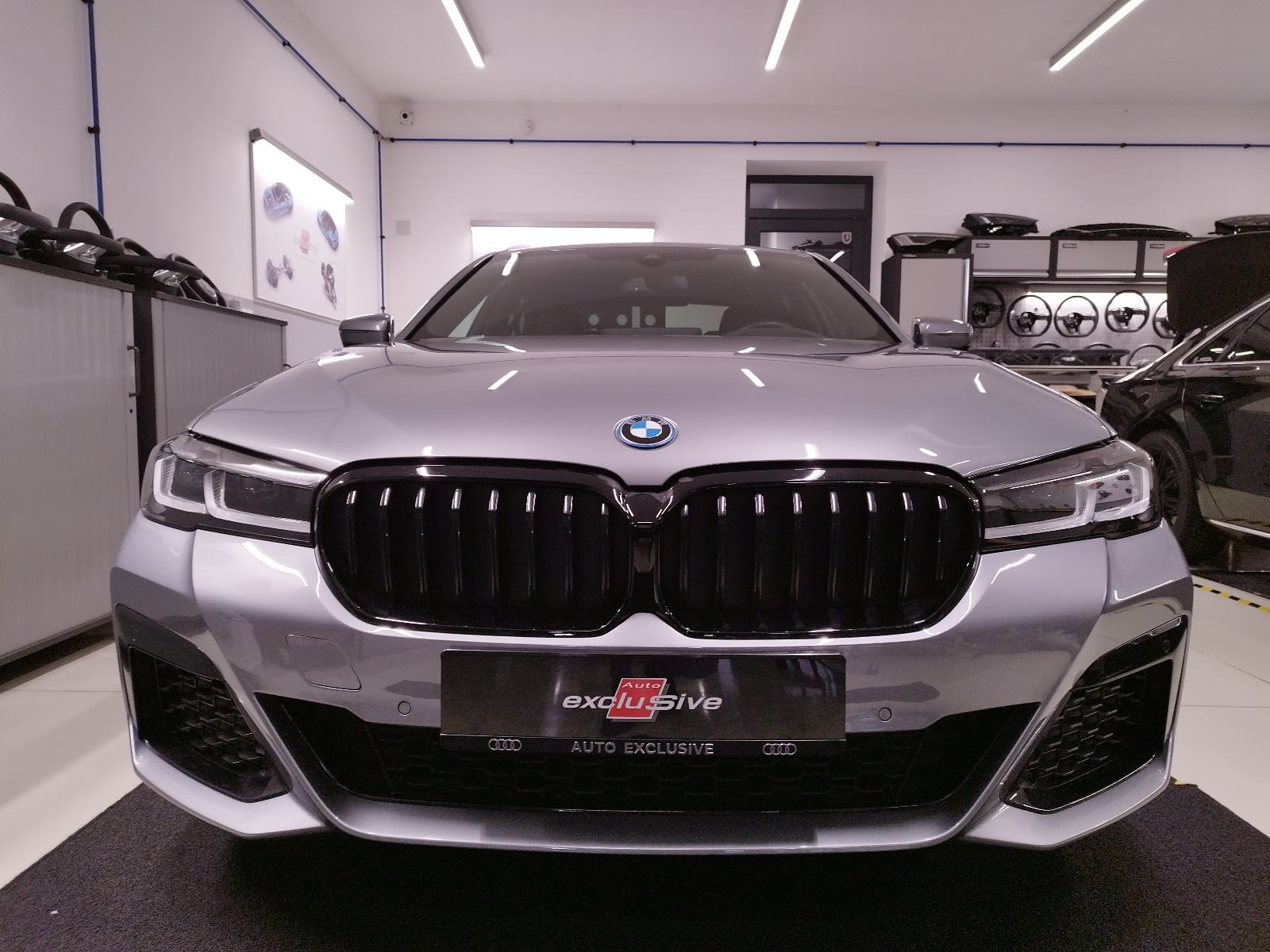 BMW 5 G30 530e xDrive *** M paket *** Hybrid ***, fotografija 2
