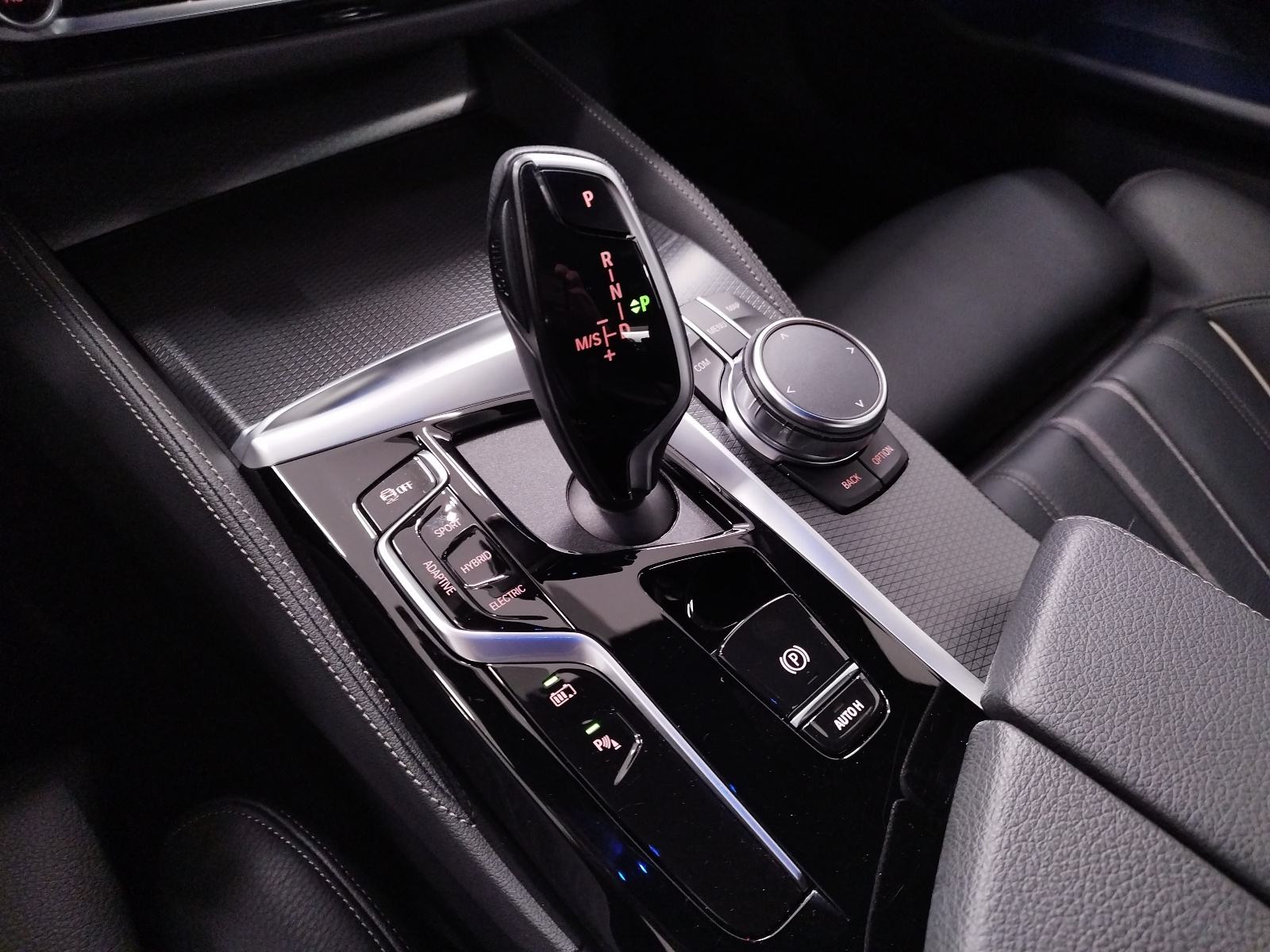 BMW 5 G30 530e xDrive *** M paket *** Hybrid ***, fotografija 15