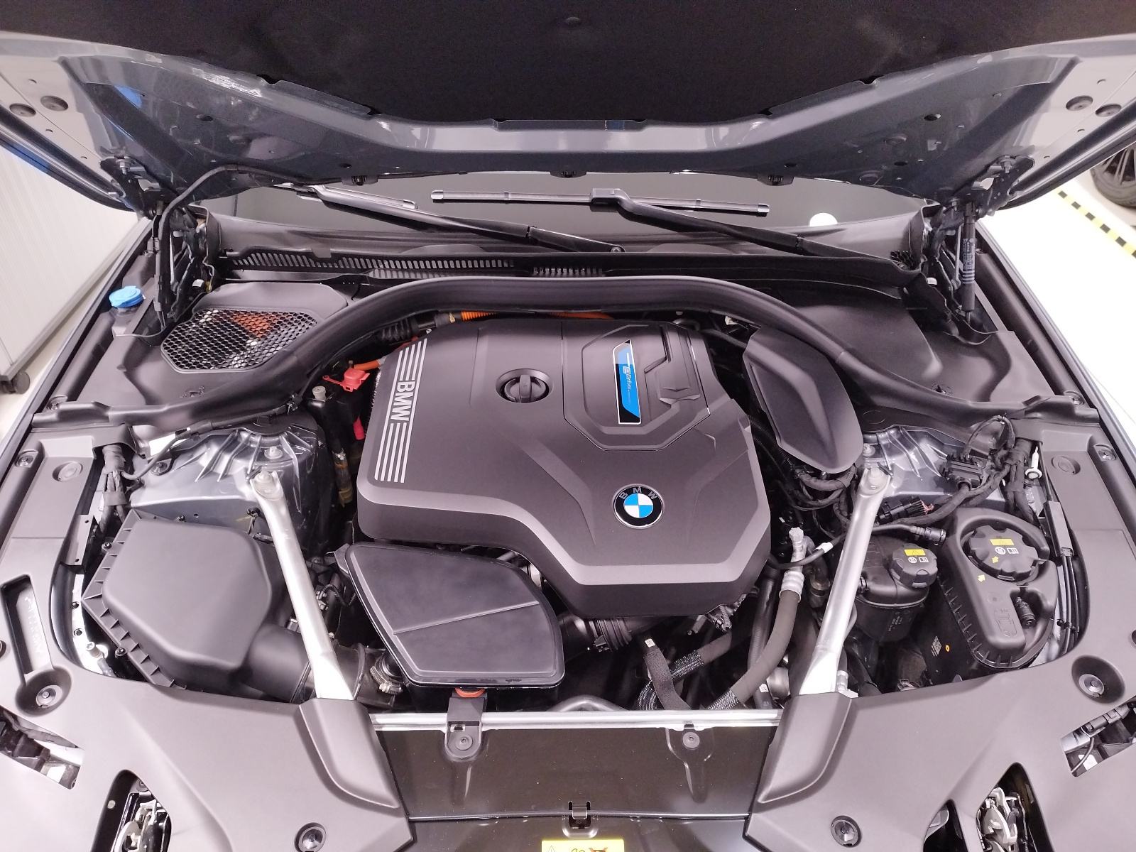 BMW 5 G30 530e xDrive *** M paket *** Hybrid ***, fotografija 20