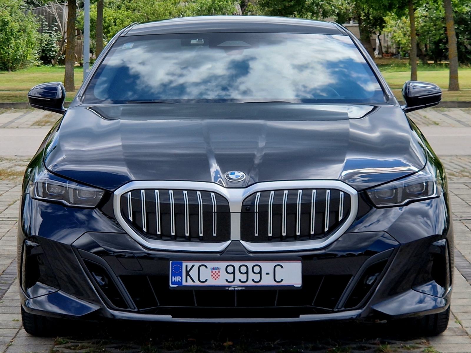 BMW 520 D M-SPORT - *HEAD-UP+PANORAMA - REG.08/2026 - U SUSTAVU PDV-A*, fotografija 3