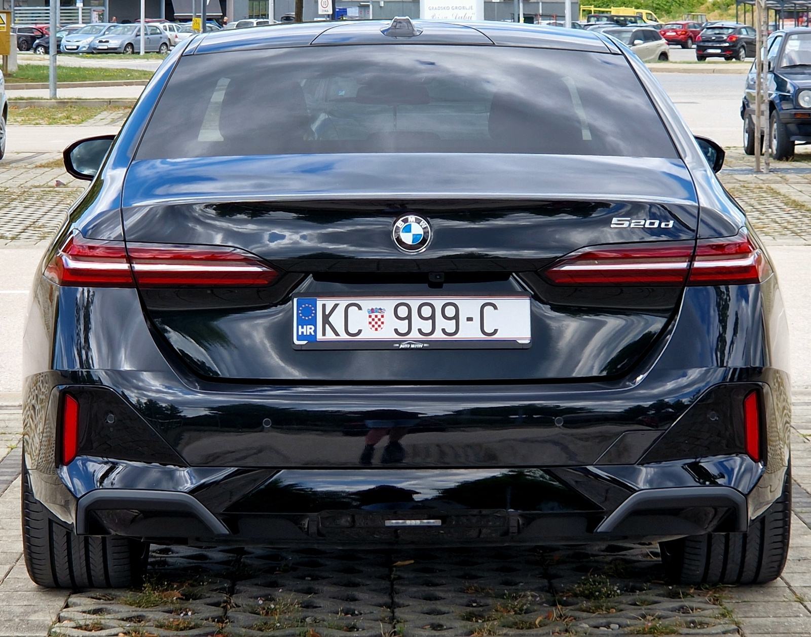 BMW 520 D M-SPORT - *HEAD-UP+PANORAMA - REG.08/2026 - U SUSTAVU PDV-A*, fotografija 7