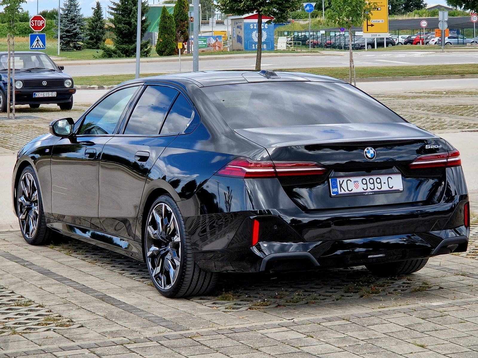 BMW 520 D M-SPORT - *HEAD-UP+PANORAMA - REG.08/2026 - U SUSTAVU PDV-A*, fotografija 8