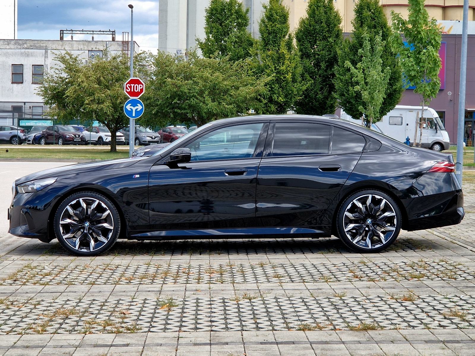 BMW 520 D M-SPORT - *HEAD-UP+PANORAMA - REG.08/2026 - U SUSTAVU PDV-A*, fotografija 9