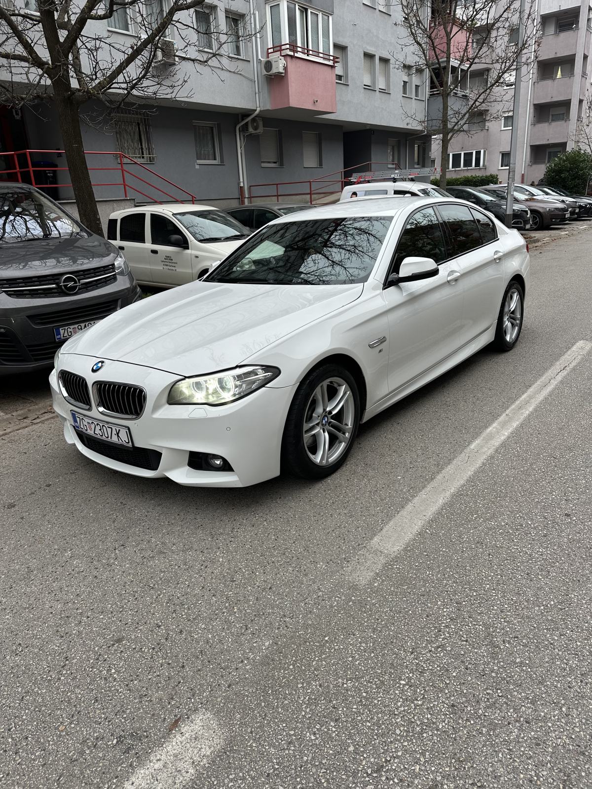BMW 520 xDrive All-in-5M automatic, 2016 god.