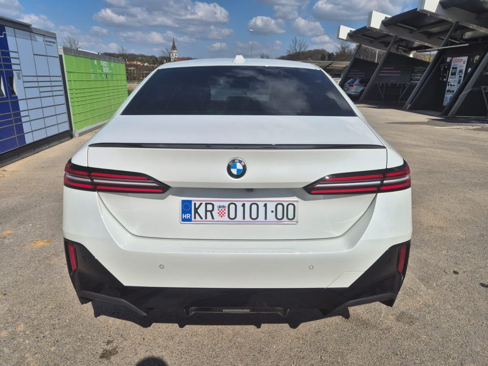 BMW 520d, 2024., M PAKET, TOP STANJE, SERVISNA, REG., fotografija 6