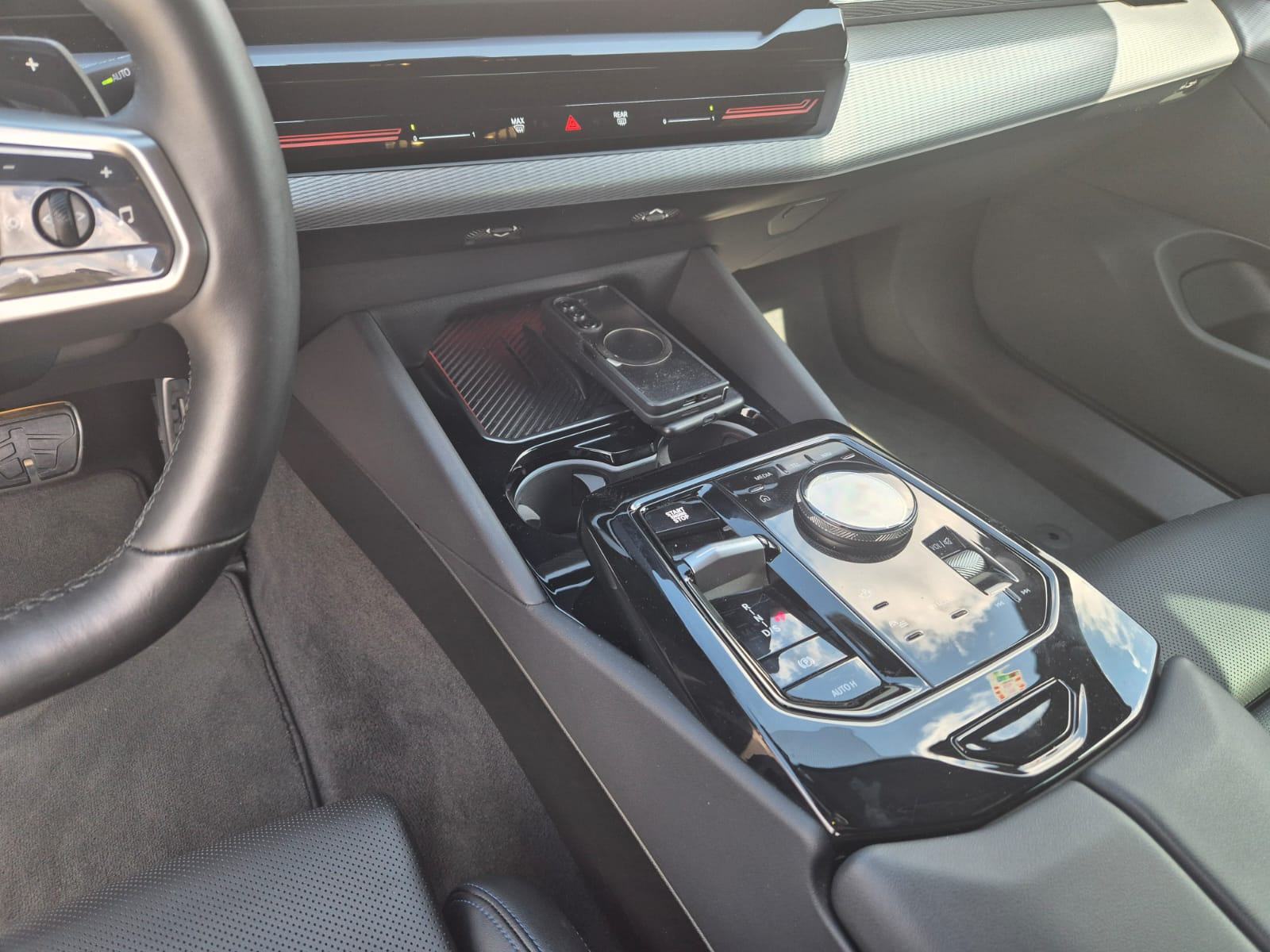 BMW 520d, 2024., M PAKET, TOP STANJE, SERVISNA, REG., fotografija 19
