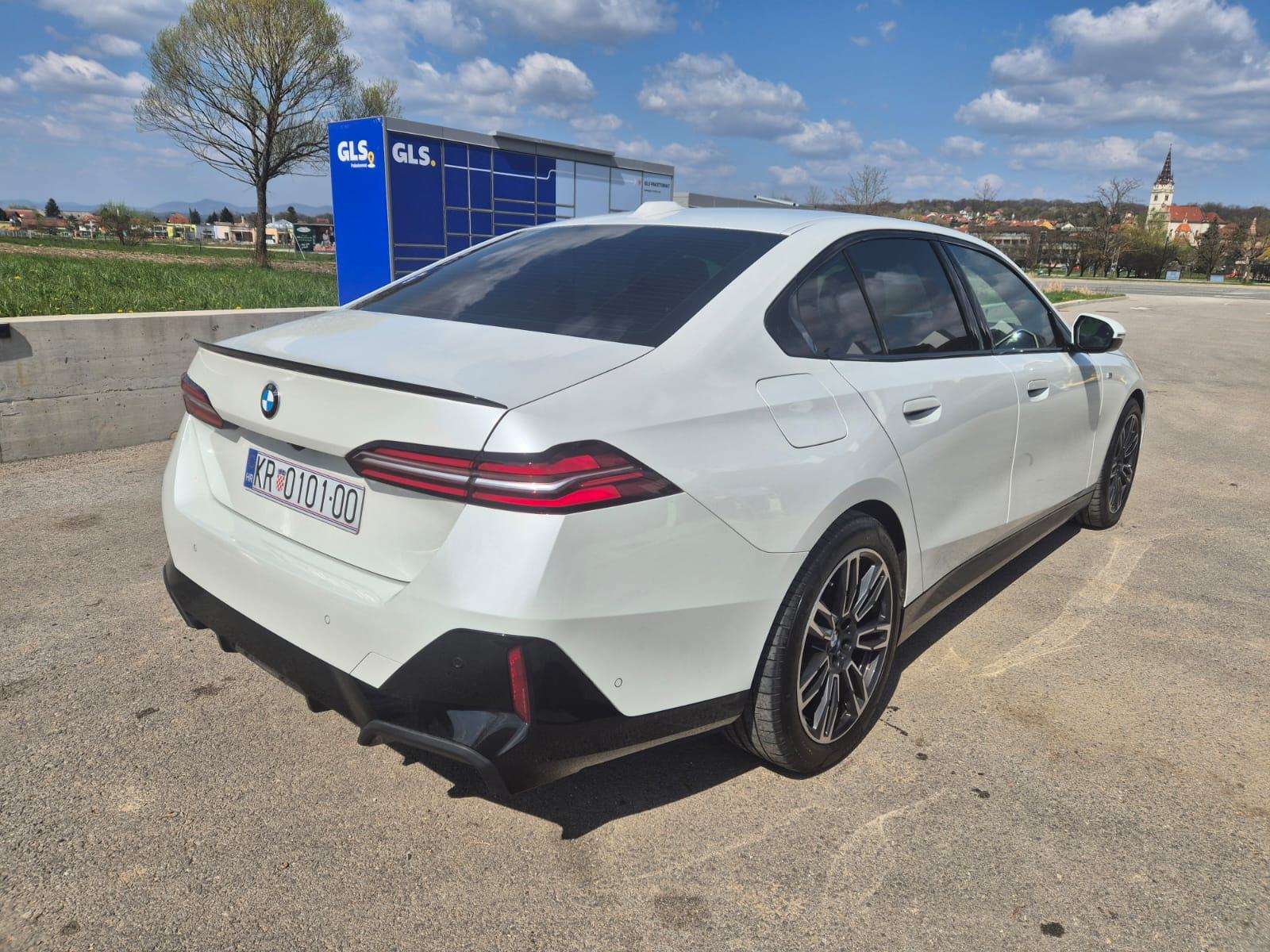 BMW 520d, 2024., M PAKET, TOP STANJE, SERVISNA, REG., fotografija 7
