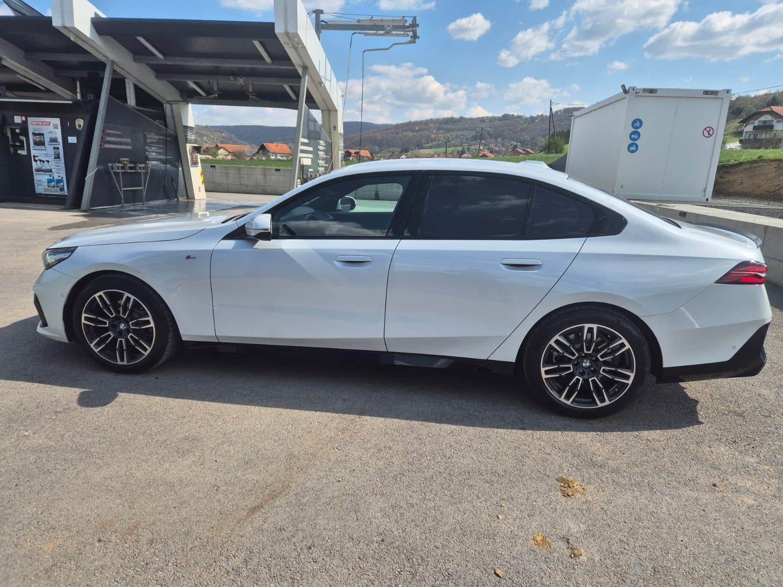BMW 520d, 2024., M PAKET, TOP STANJE, SERVISNA, REG., fotografija 3