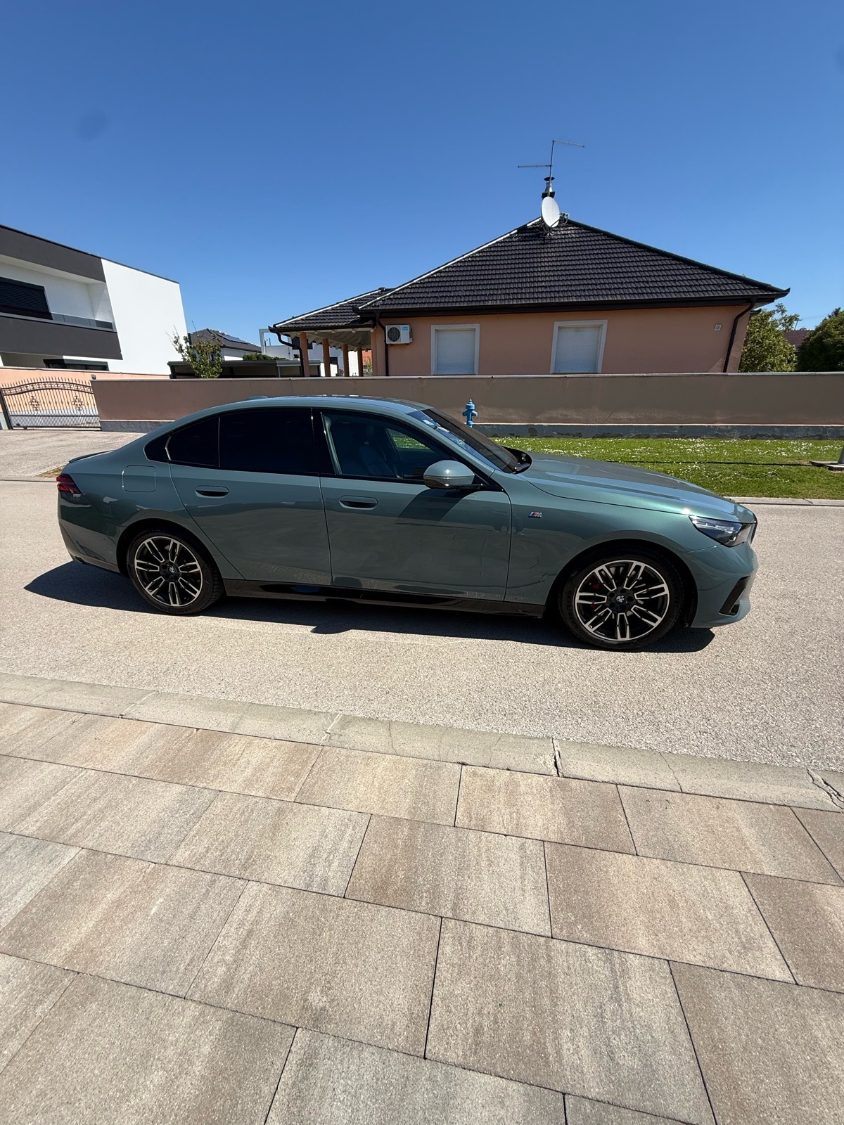 Bmw 520d , Cape York Green , M-preformance , Carbon,Iconic Glow,360°, fotografija 6