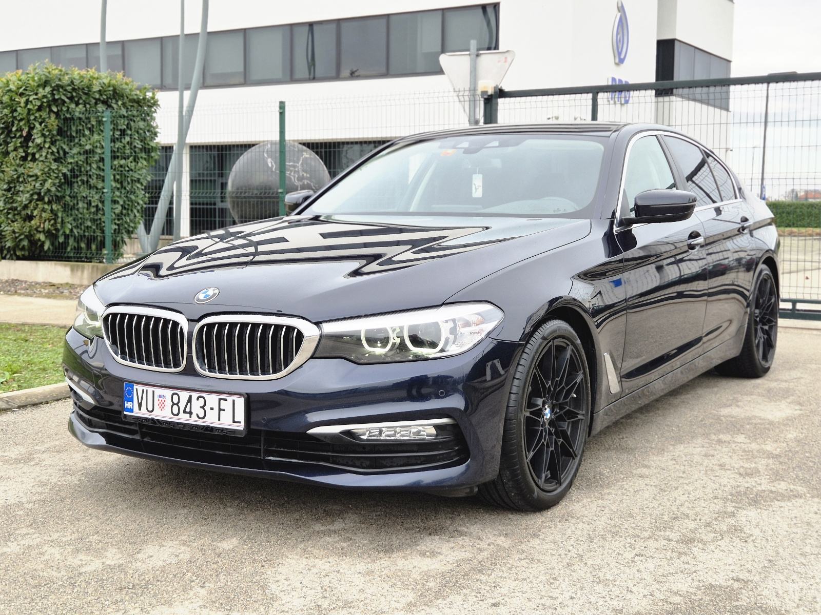 BMW 520d EfficientDynamics 2018 • TOP STANJE • Odlična oprema •, pogled izvana - slika 2