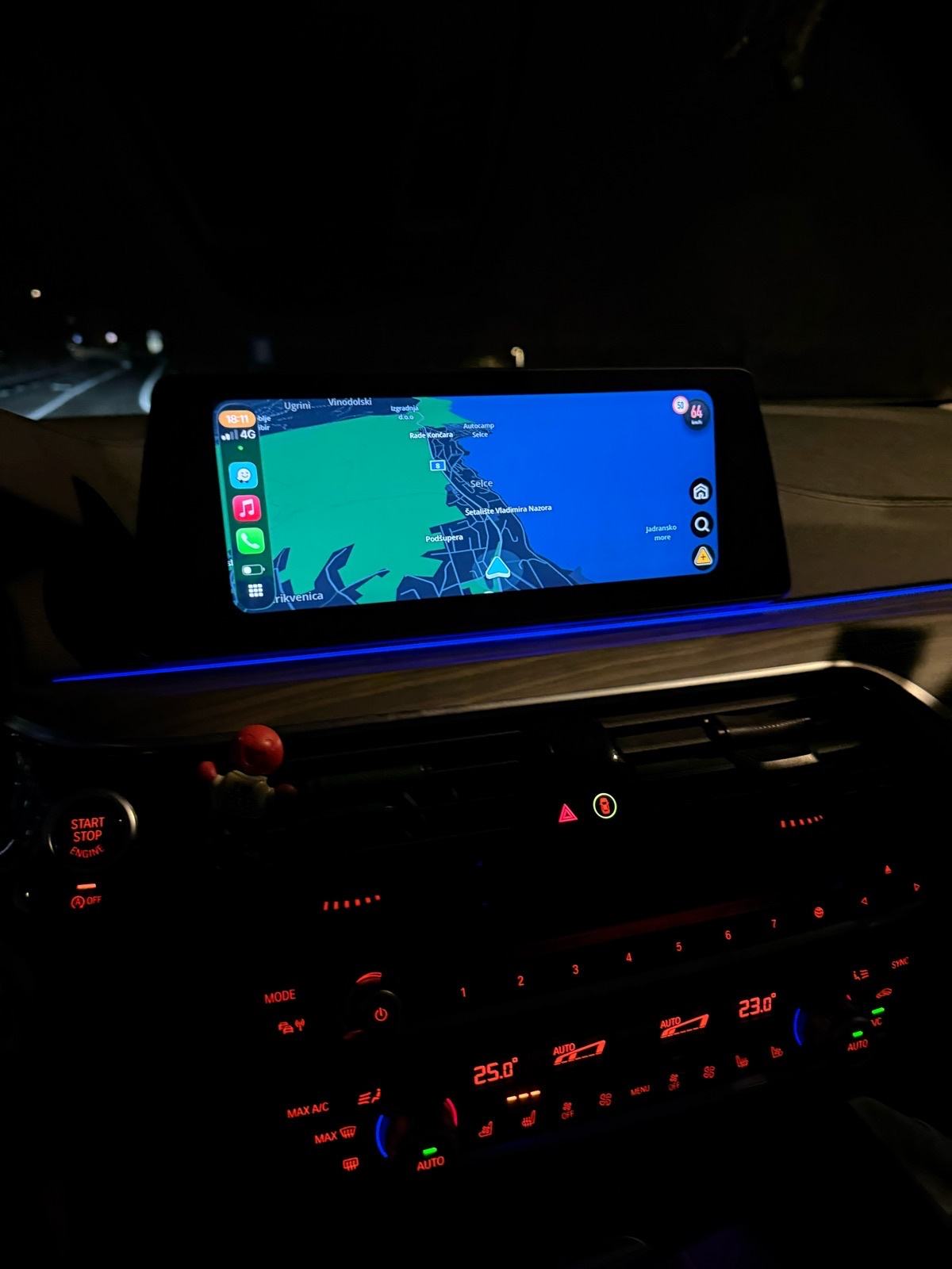 BMW 520d G30 Luxury Line FULL | Masaža | Soft-Close | adapt led | HUD, fotografija 9