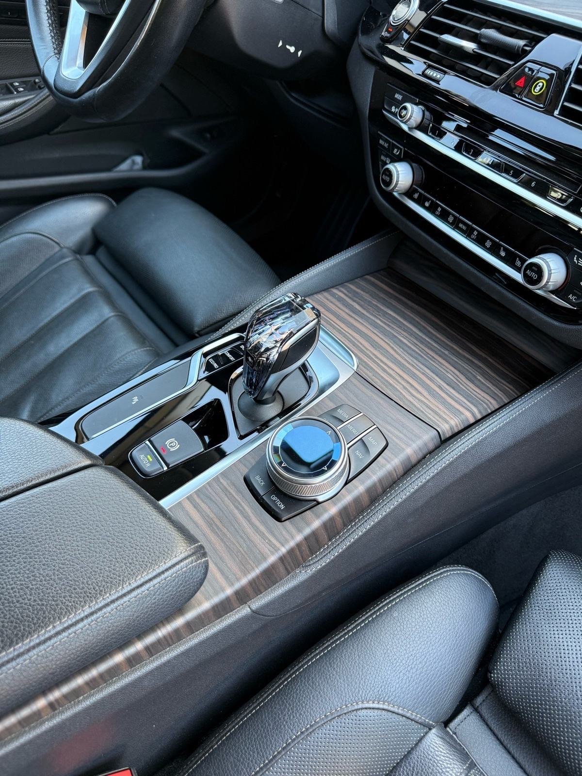 BMW 520d G30 Luxury Line FULL | Masaža | Soft-Close | adapt led | HUD, fotografija 20