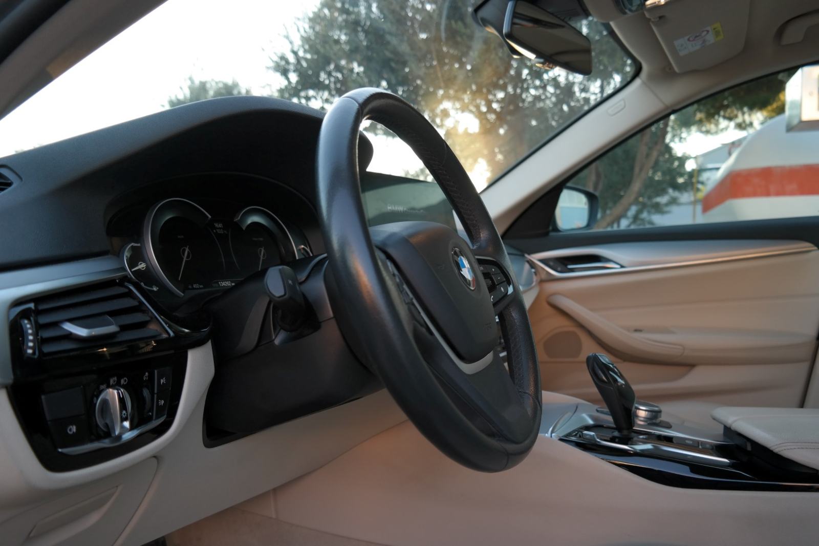 BMW 520d ksenon,navigacija,koža,servisna knjiga,kao novi, fotografija 9