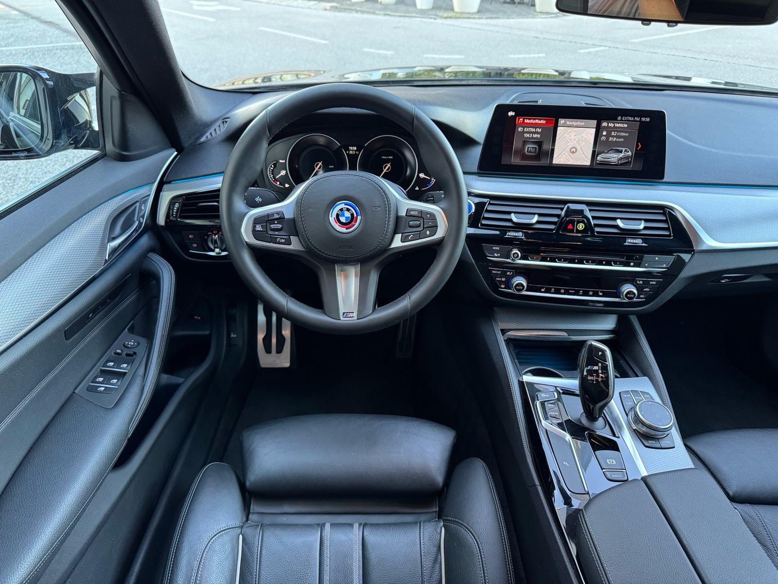BMW 520d **///M PAKET,AUTOMATIK,REG 05/27,SERVISNA,4 KLJUČA,140 KW**, fotografija 10
