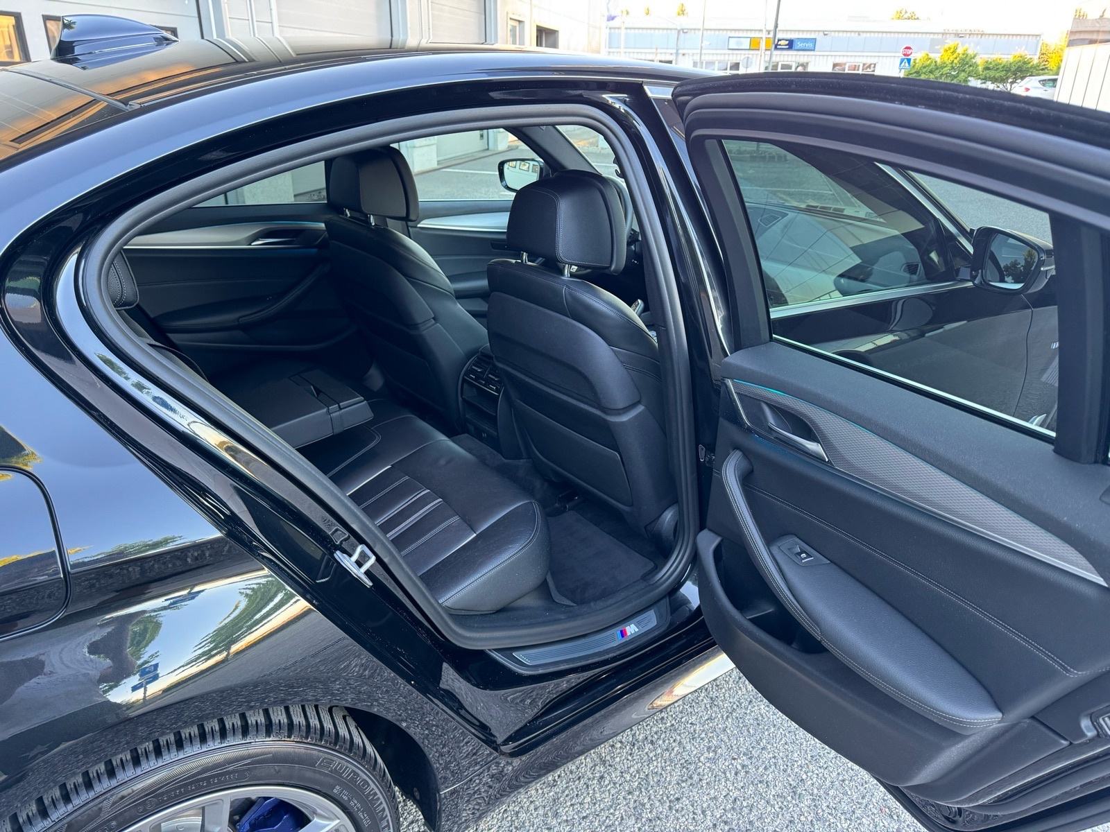 BMW 520d **///M PAKET,AUTOMATIK,REG 05/27,SERVISNA,4 KLJUČA,140 KW**, fotografija 13